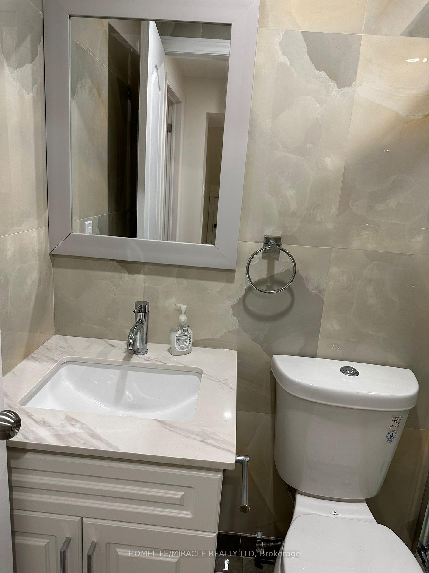 Photo 3 of 11 Cresswell Drive, Brampton, Fletcher's West — HOMEH