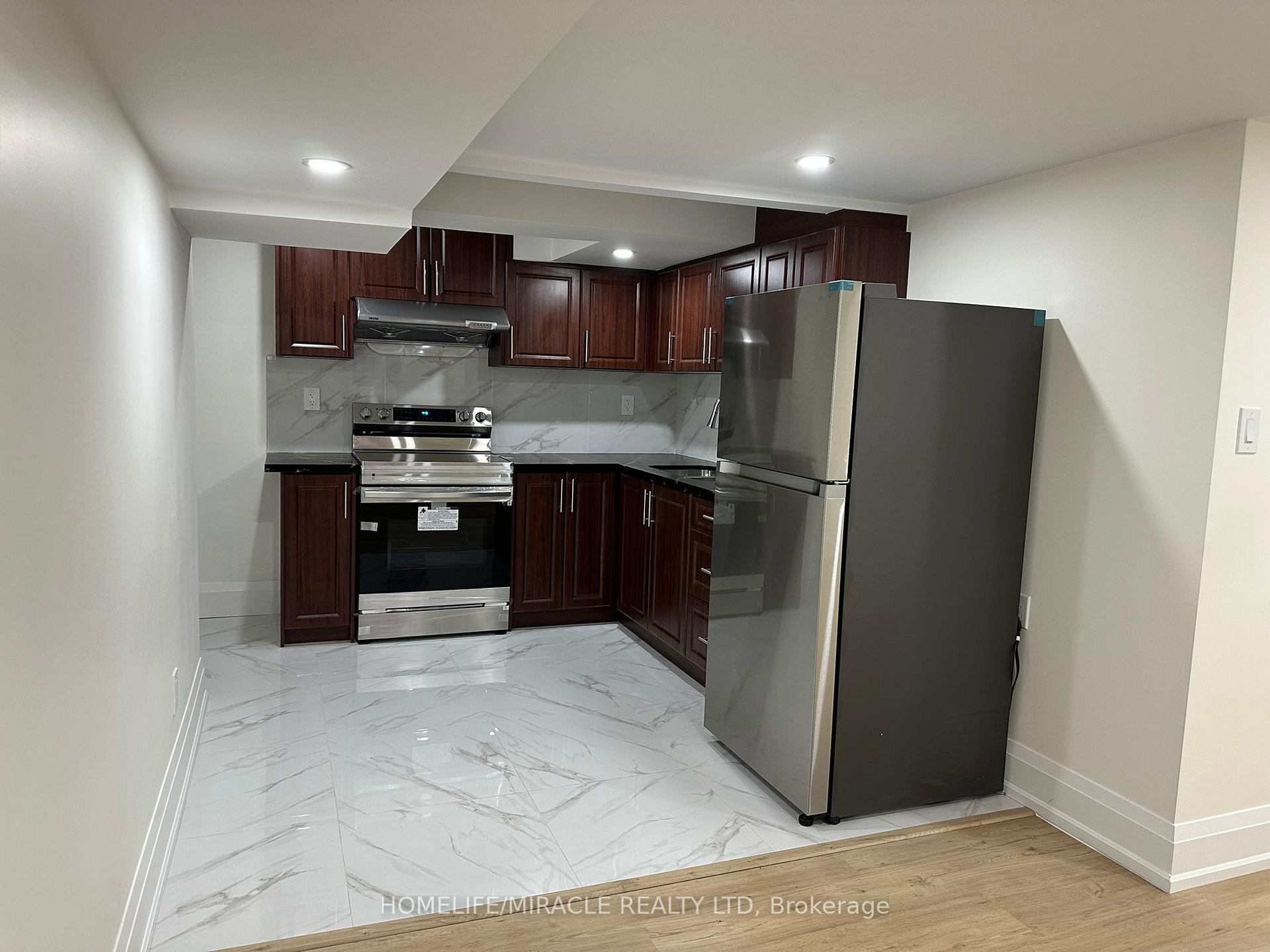 Photo 8 of 11 Cresswell Drive, Brampton, Fletcher's West — HOMEH