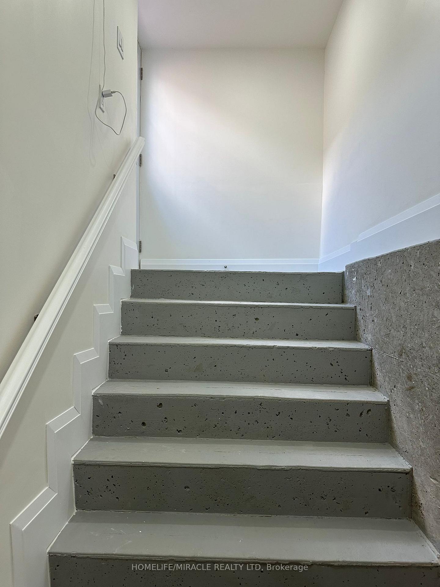 Photo 11 of 11 Cresswell Drive, Brampton, Fletcher's West — HOMEH