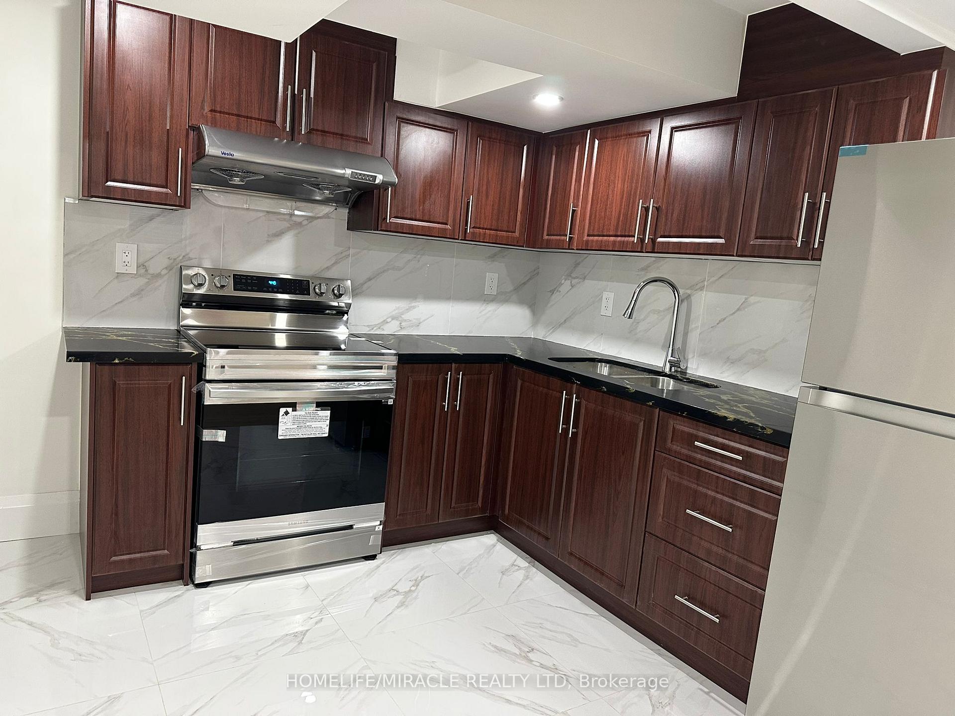 Photo 12 of 11 Cresswell Drive, Brampton, Fletcher's West — HOMEH