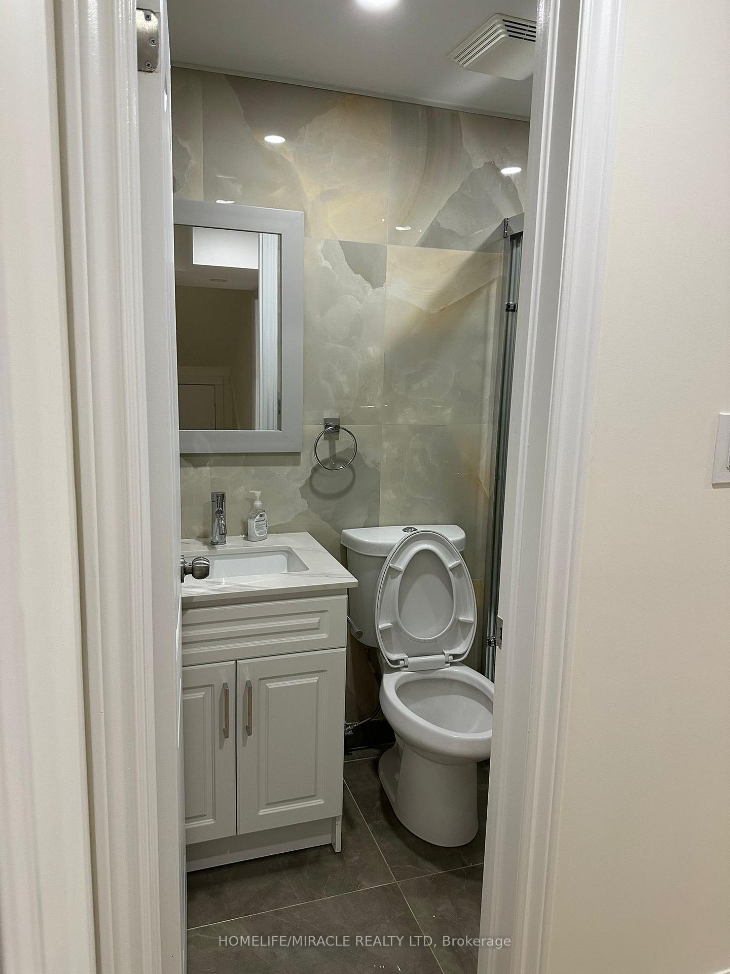 Photo 13 of 11 Cresswell Drive, Brampton, Fletcher's West — HOMEH