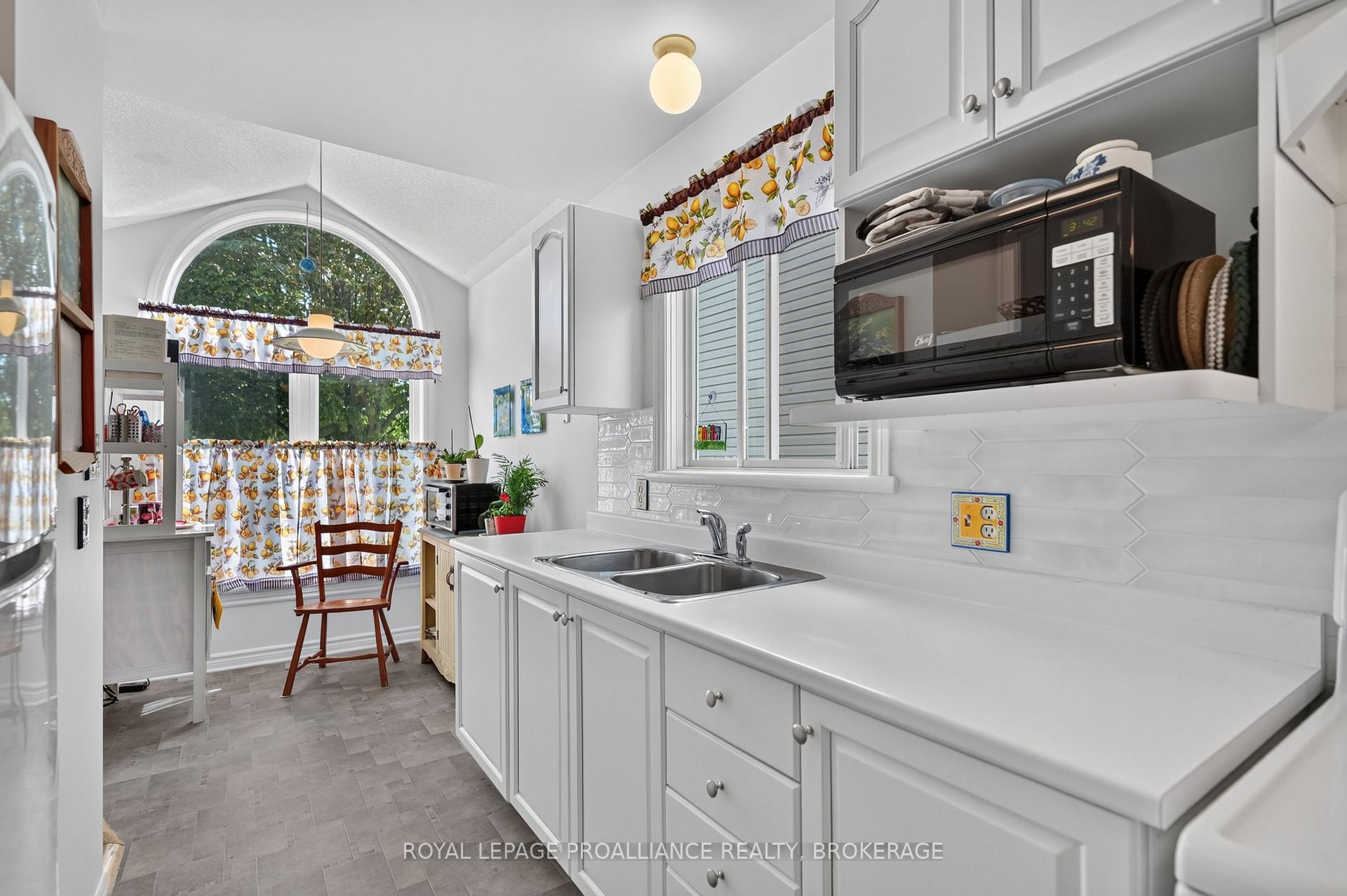 Photo 5 of 733 Shires Way, Kingston, East Gardiners Rd — HOMEH
