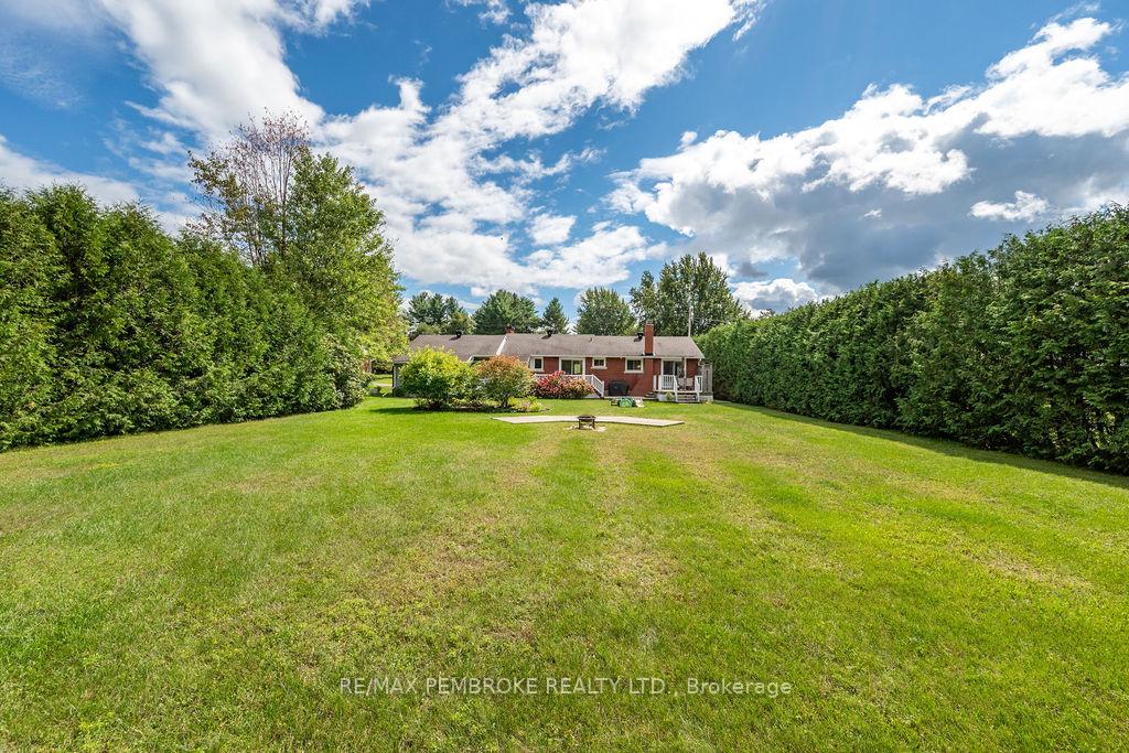 Photo 34 of 13 Sunset Crescent, Petawawa, Petawawa — HOMEH
