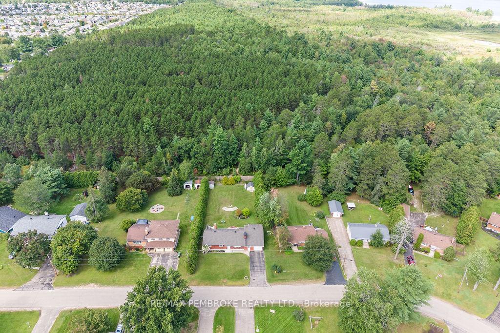 Photo 38 of 13 Sunset Crescent, Petawawa, Petawawa — HOMEH