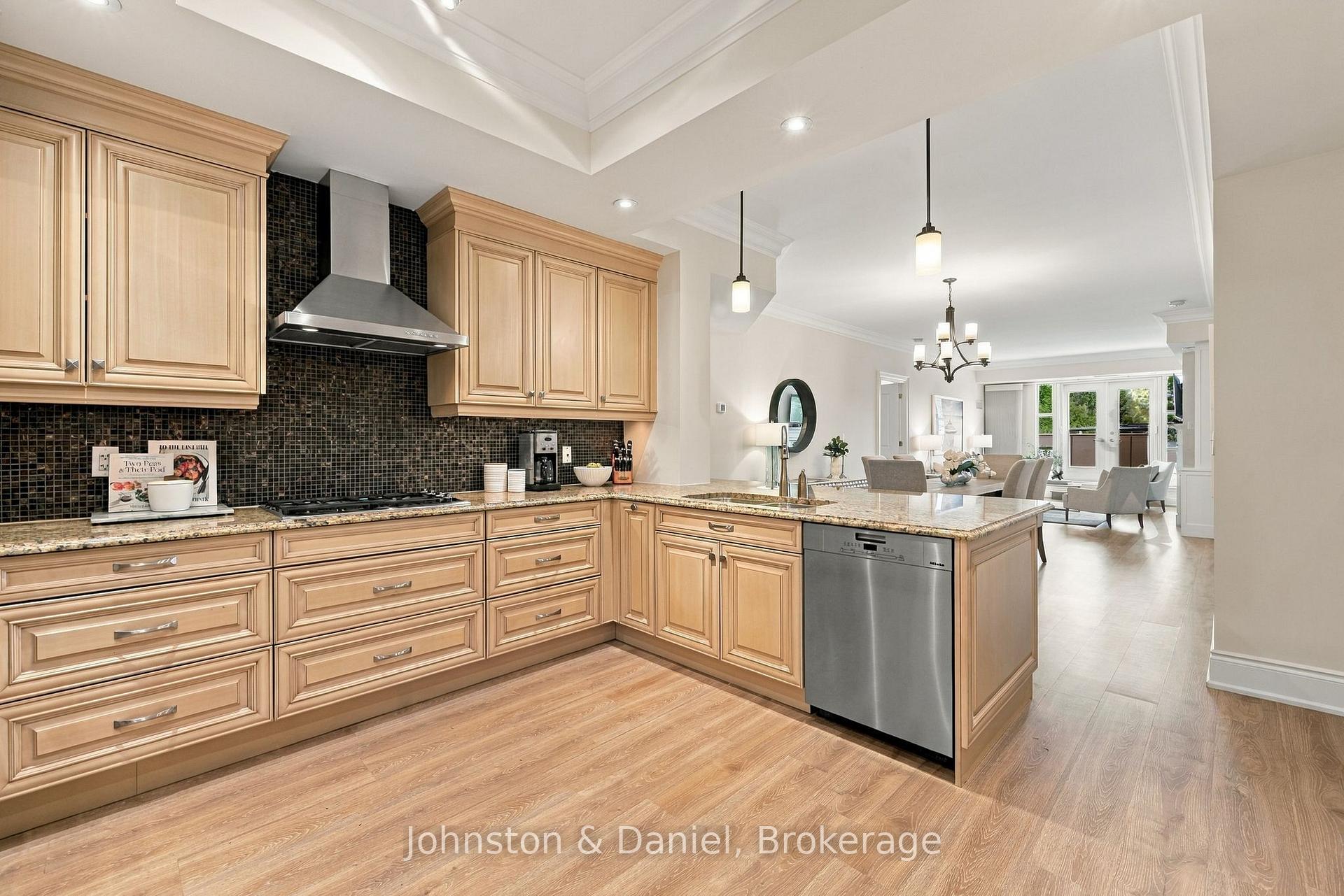 Photo 2 of Unit 303, 1717 Avenue Road, Toronto, Bedford Park-Nortown — HOMEH