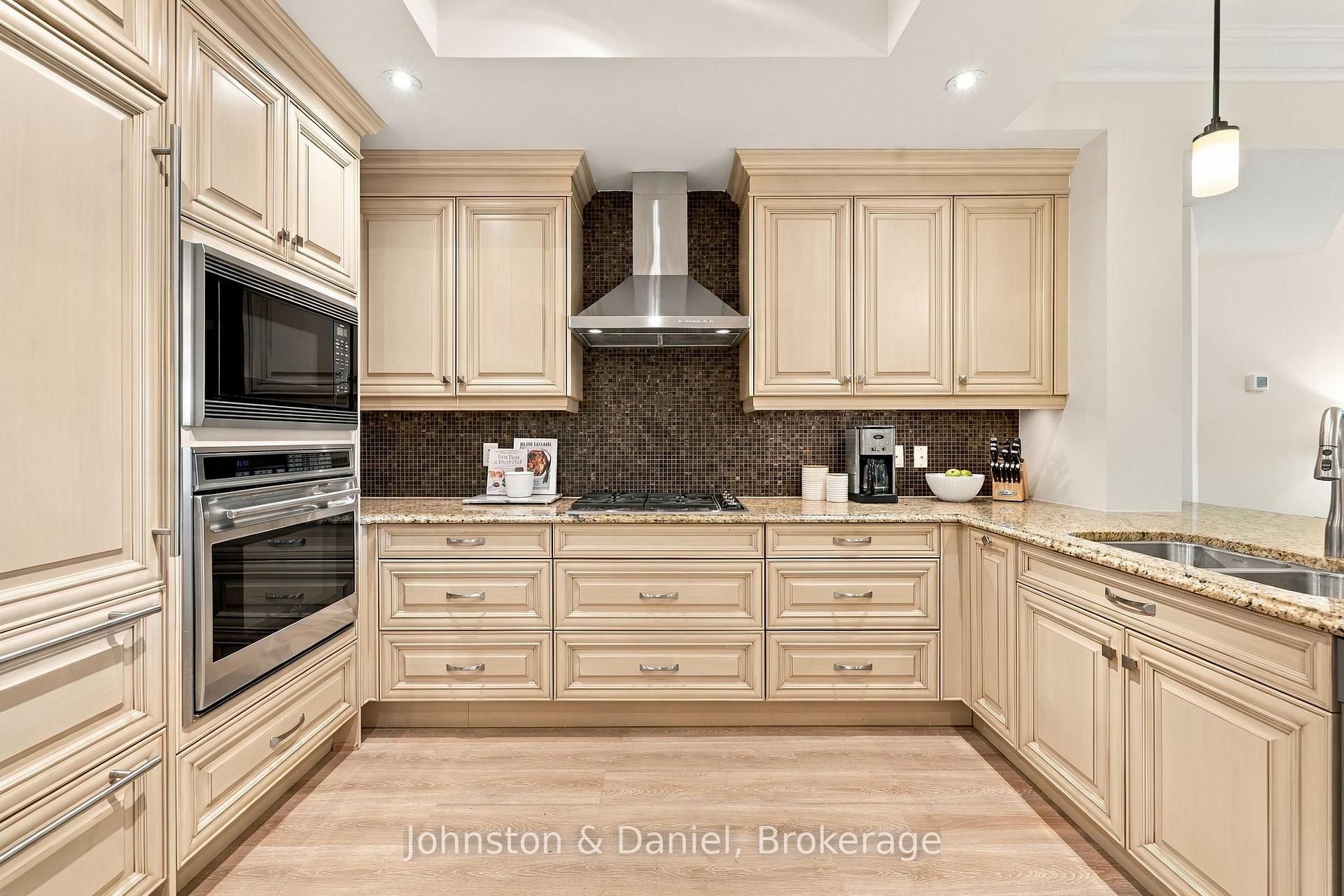 Photo 3 of Unit 303, 1717 Avenue Road, Toronto, Bedford Park-Nortown — HOMEH