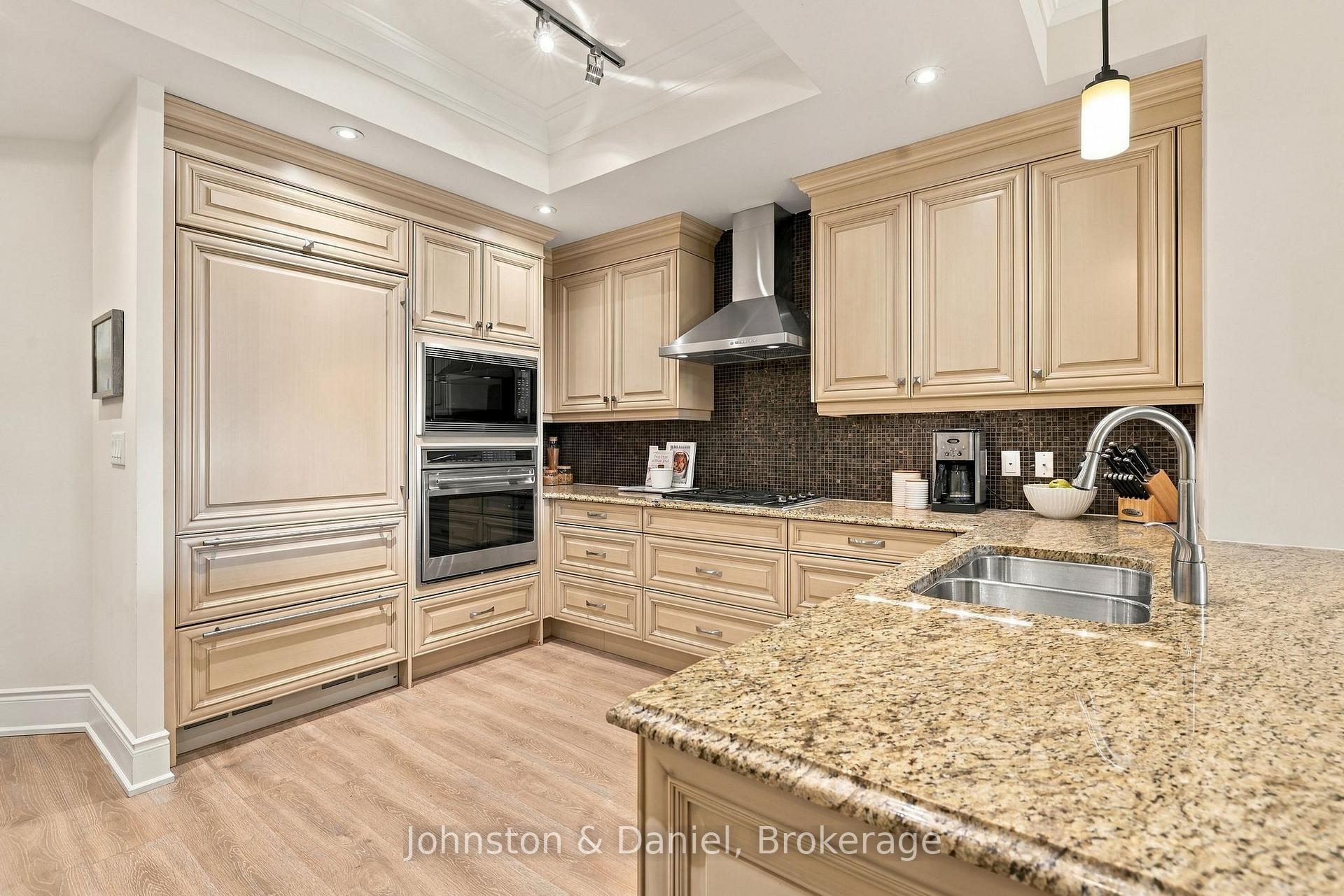 Photo 4 of Unit 303, 1717 Avenue Road, Toronto, Bedford Park-Nortown — HOMEH