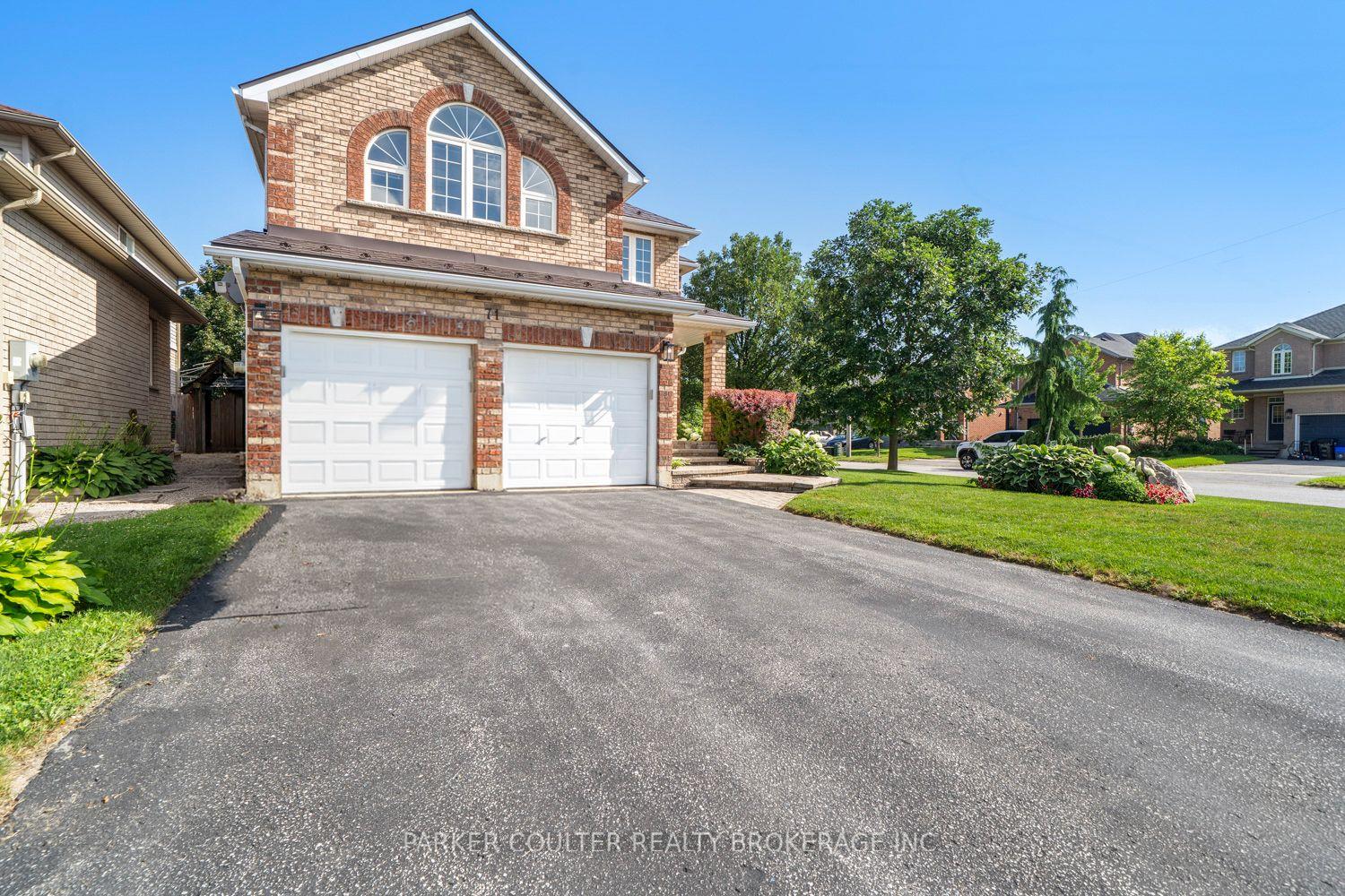 Photo 2 of 71 Balmoral Place, Barrie, Innis-Shore — HOMEH