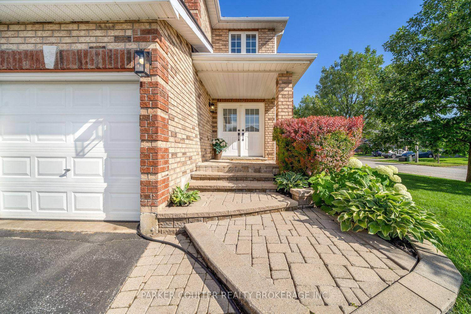 Photo 4 of 71 Balmoral Place, Barrie, Innis-Shore — HOMEH