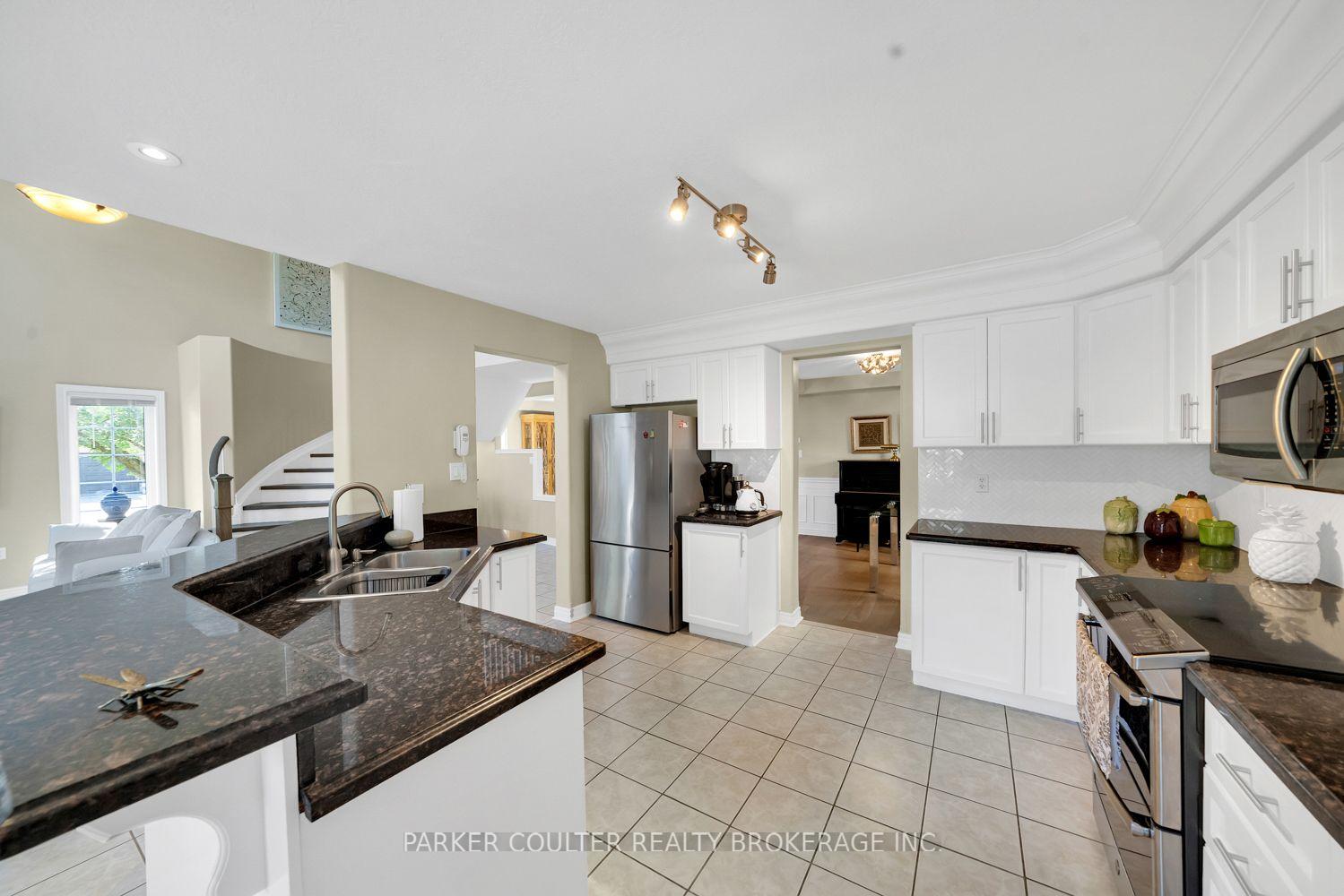 Photo 17 of 71 Balmoral Place, Barrie, Innis-Shore — HOMEH