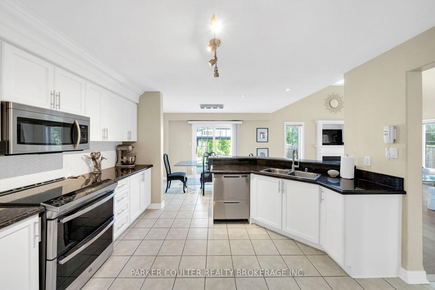 Photo 18 of 71 Balmoral Place, Barrie, Innis-Shore — HOMEH