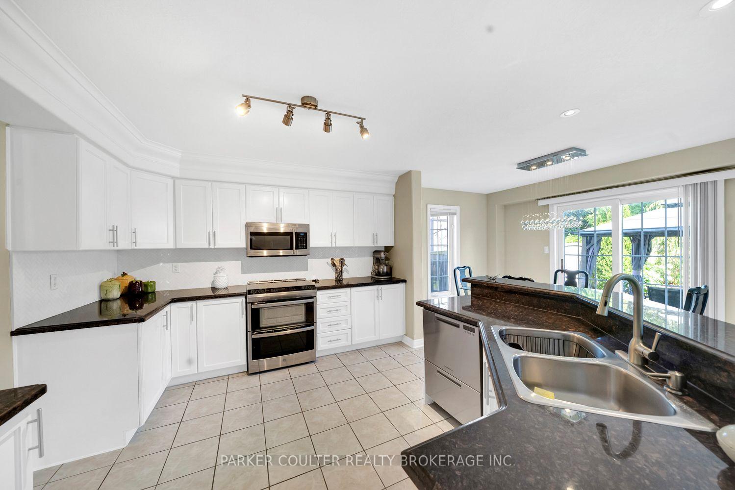 Photo 19 of 71 Balmoral Place, Barrie, Innis-Shore — HOMEH