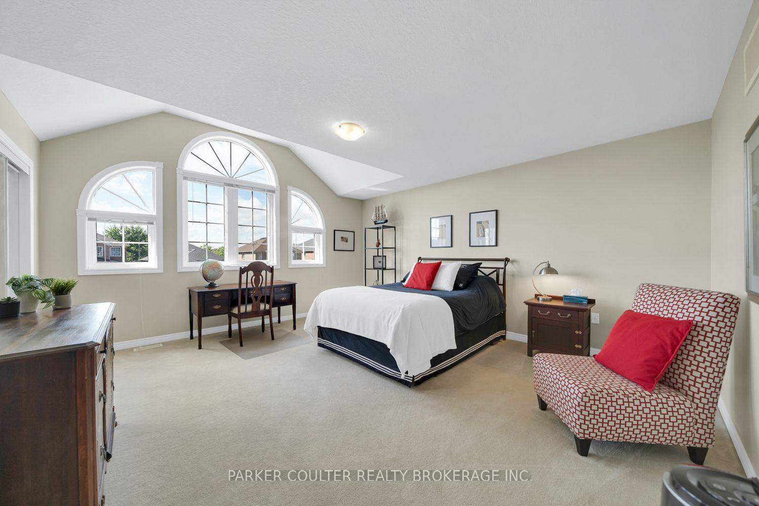 Photo 35 of 71 Balmoral Place, Barrie, Innis-Shore — HOMEH