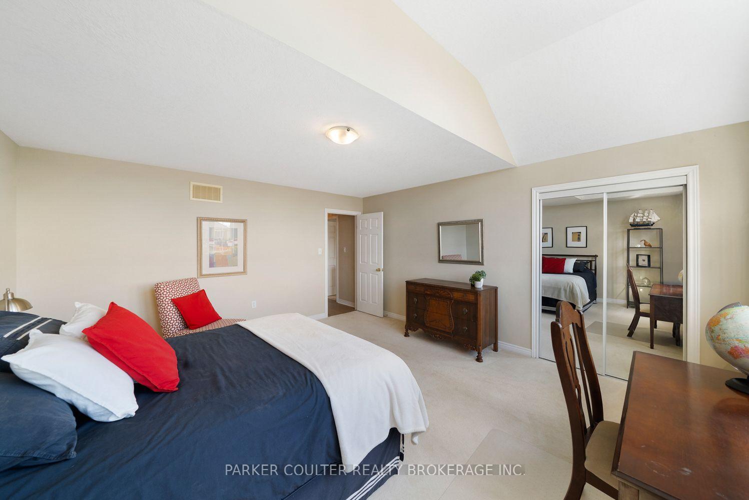 Photo 37 of 71 Balmoral Place, Barrie, Innis-Shore — HOMEH