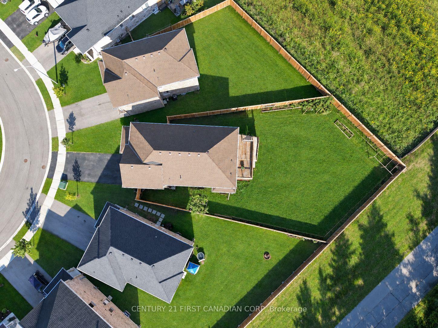 Photo 3 of 36 Seaton Crescent, Tillsonburg — HOMEH
