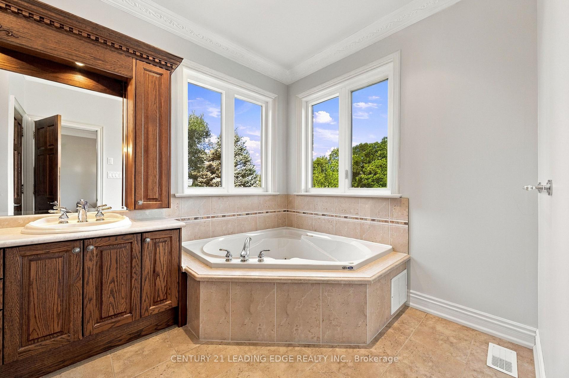 Photo 18 of 24 George Pipher Lane, Whitchurch-Stouffville, Ballantrae — HOMEH