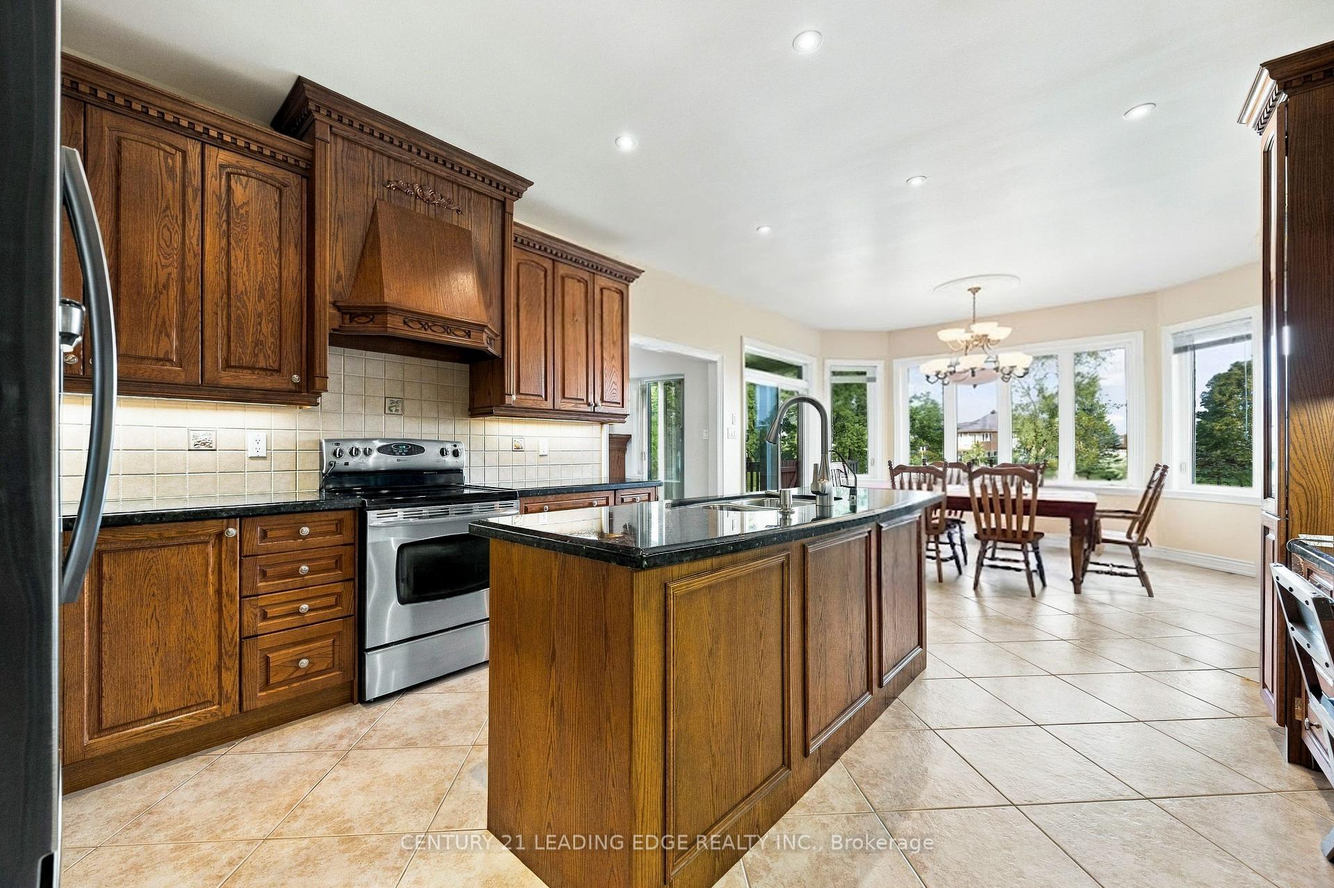 Photo 12 of 24 George Pipher Lane, Whitchurch-Stouffville, Ballantrae — HOMEH