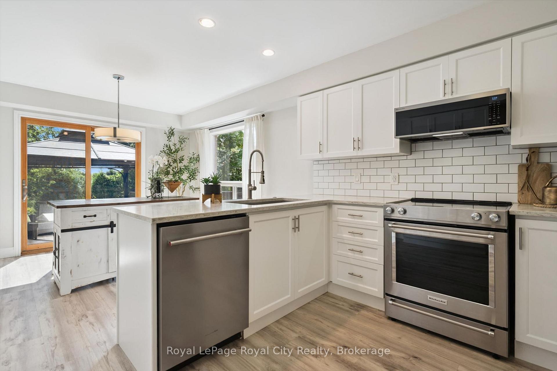 Photo 8 of 81 Teal Drive, Guelph, Kortright Hills — HOMEH