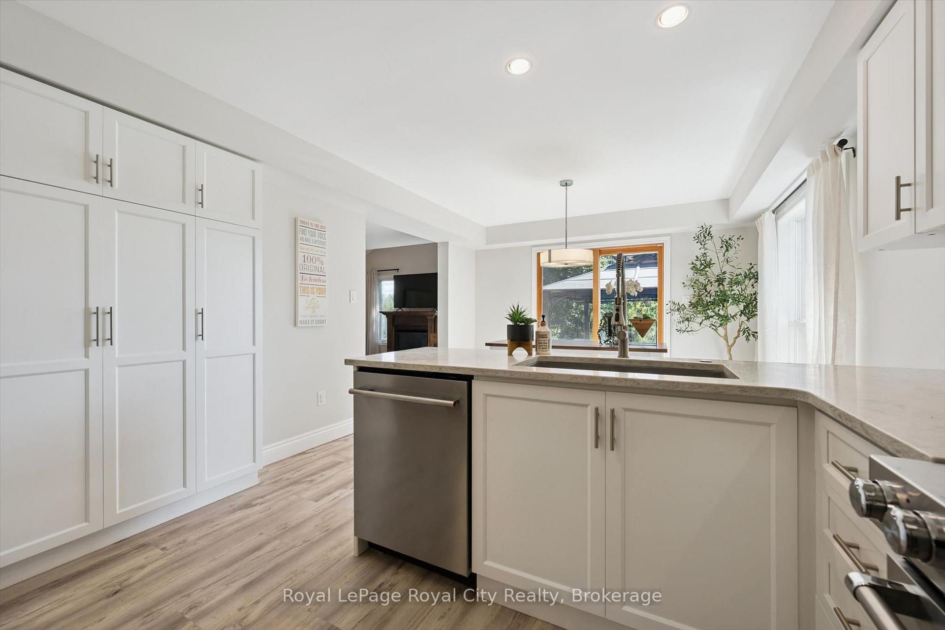Photo 9 of 81 Teal Drive, Guelph, Kortright Hills — HOMEH