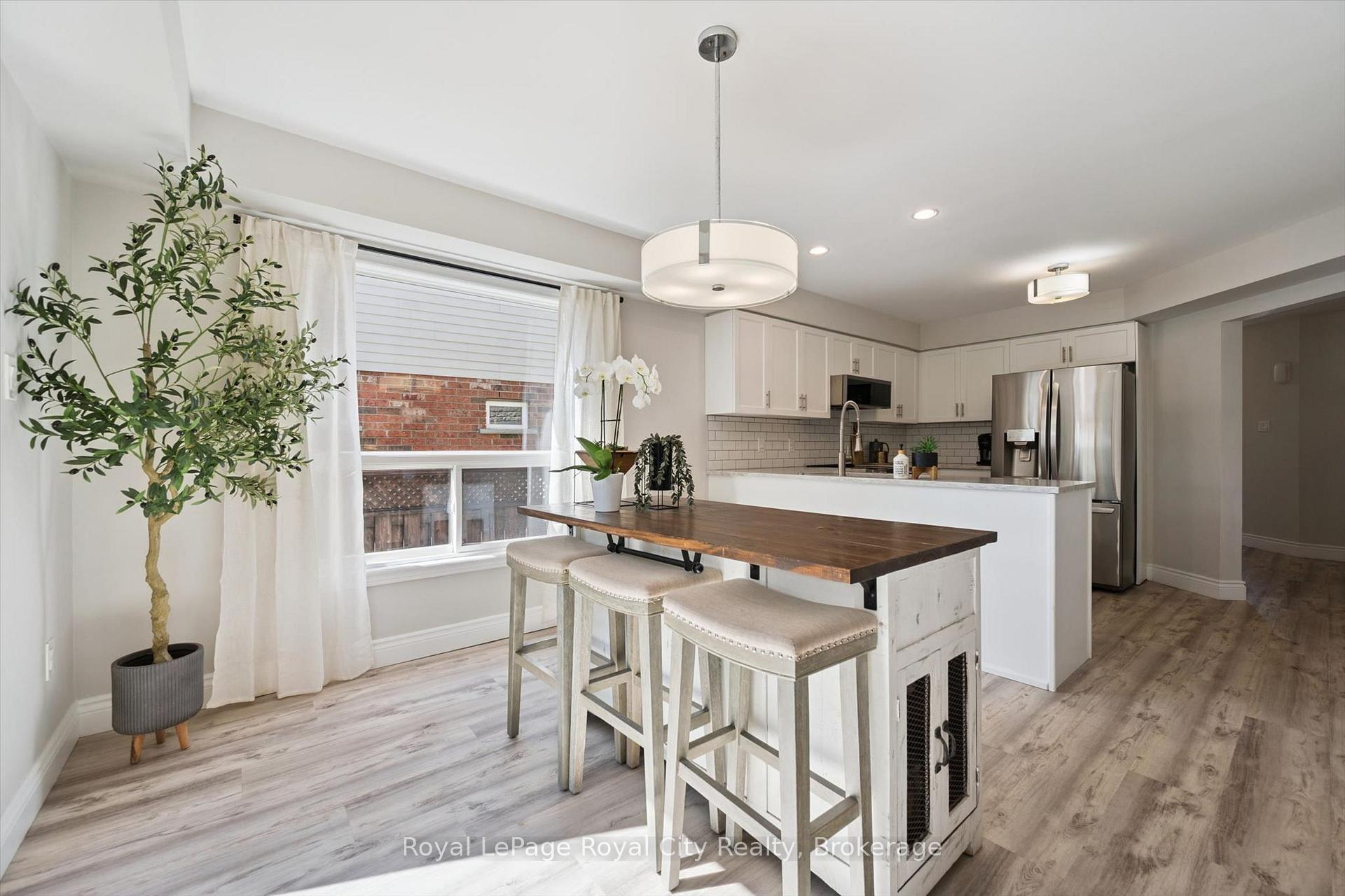 Photo 10 of 81 Teal Drive, Guelph, Kortright Hills — HOMEH