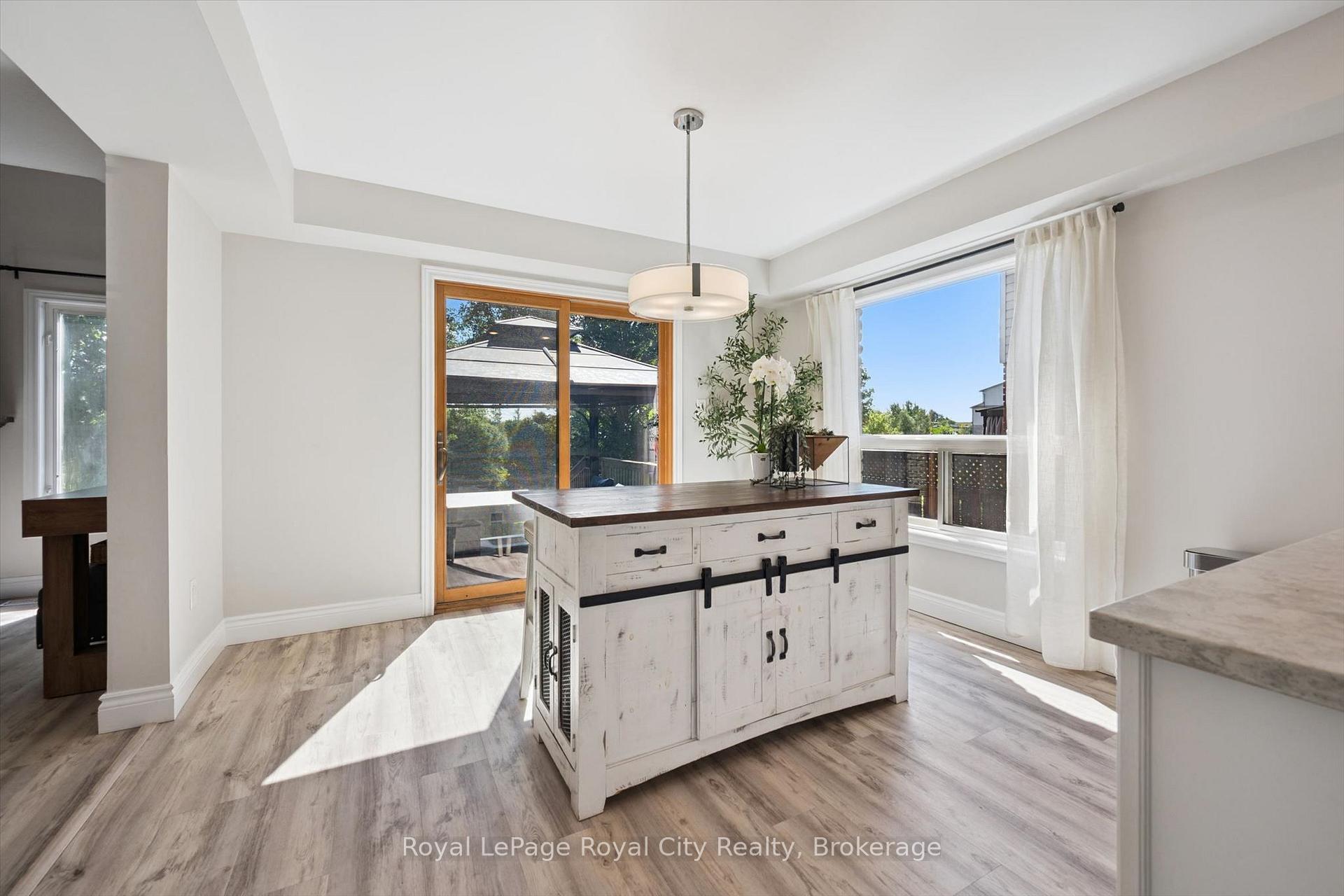 Photo 11 of 81 Teal Drive, Guelph, Kortright Hills — HOMEH