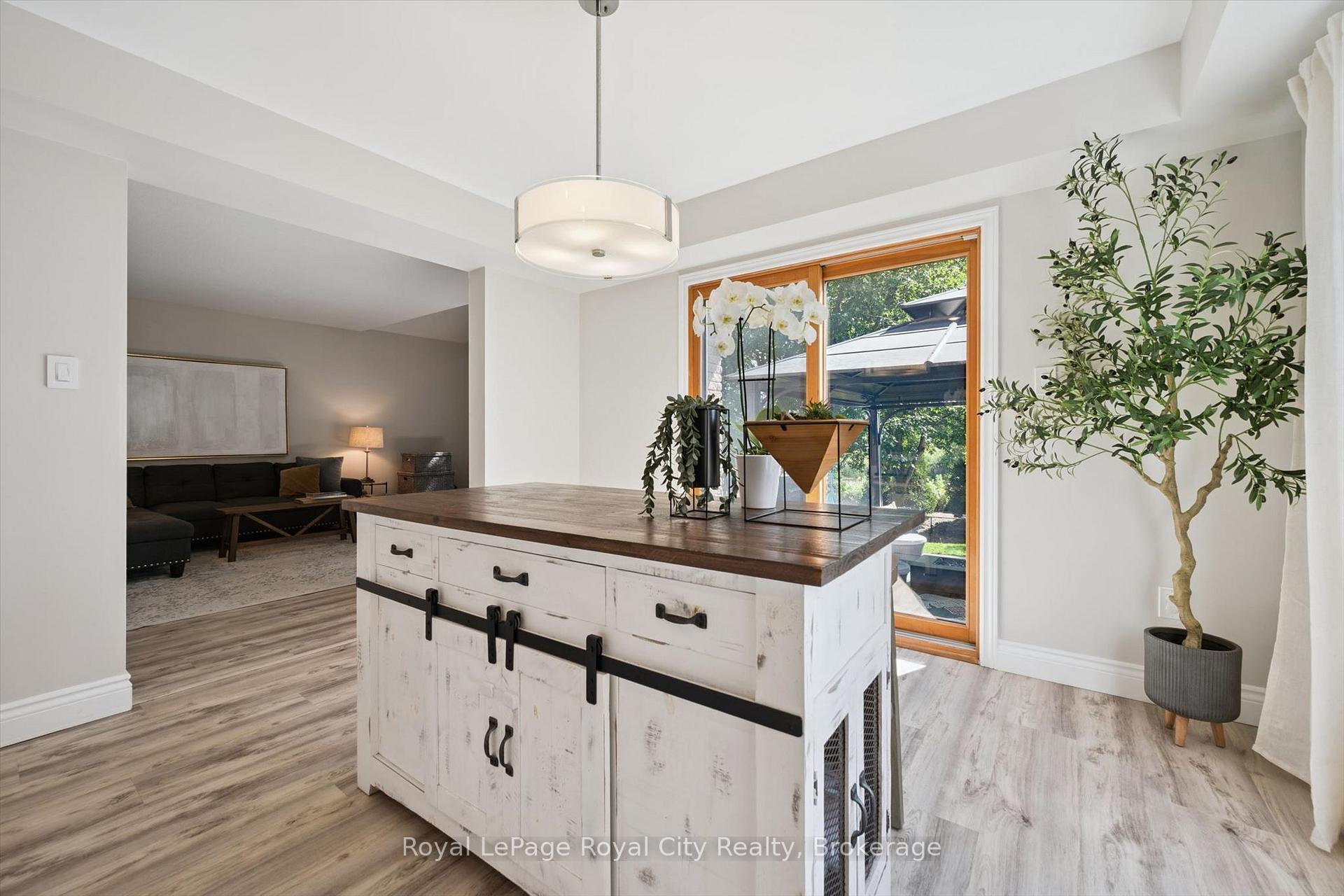 Photo 12 of 81 Teal Drive, Guelph, Kortright Hills — HOMEH