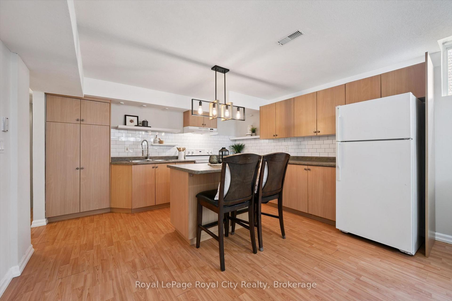 Photo 32 of 81 Teal Drive, Guelph, Kortright Hills — HOMEH