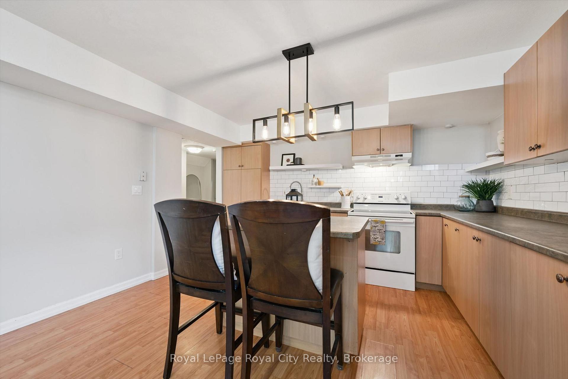 Photo 33 of 81 Teal Drive, Guelph, Kortright Hills — HOMEH