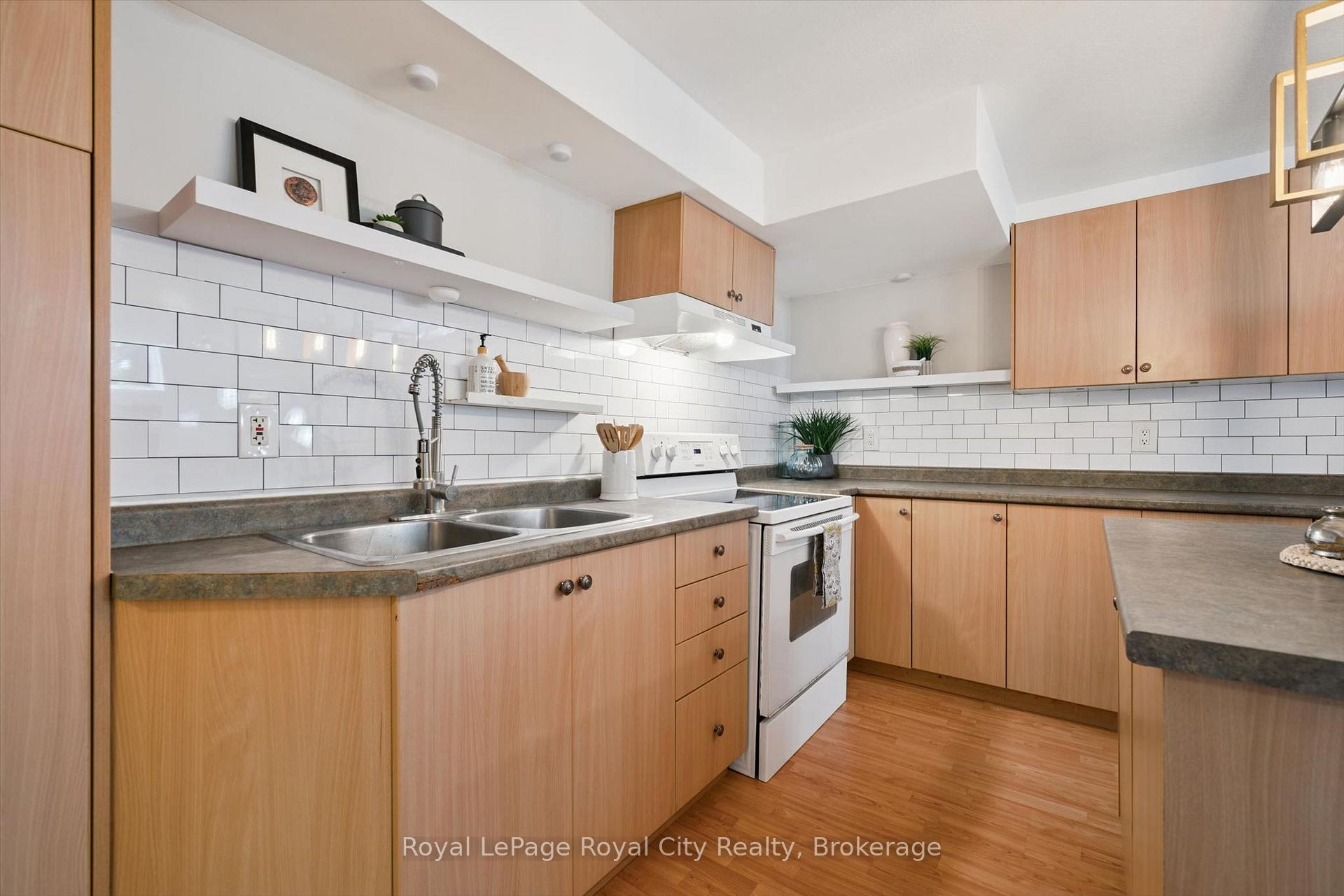 Photo 34 of 81 Teal Drive, Guelph, Kortright Hills — HOMEH