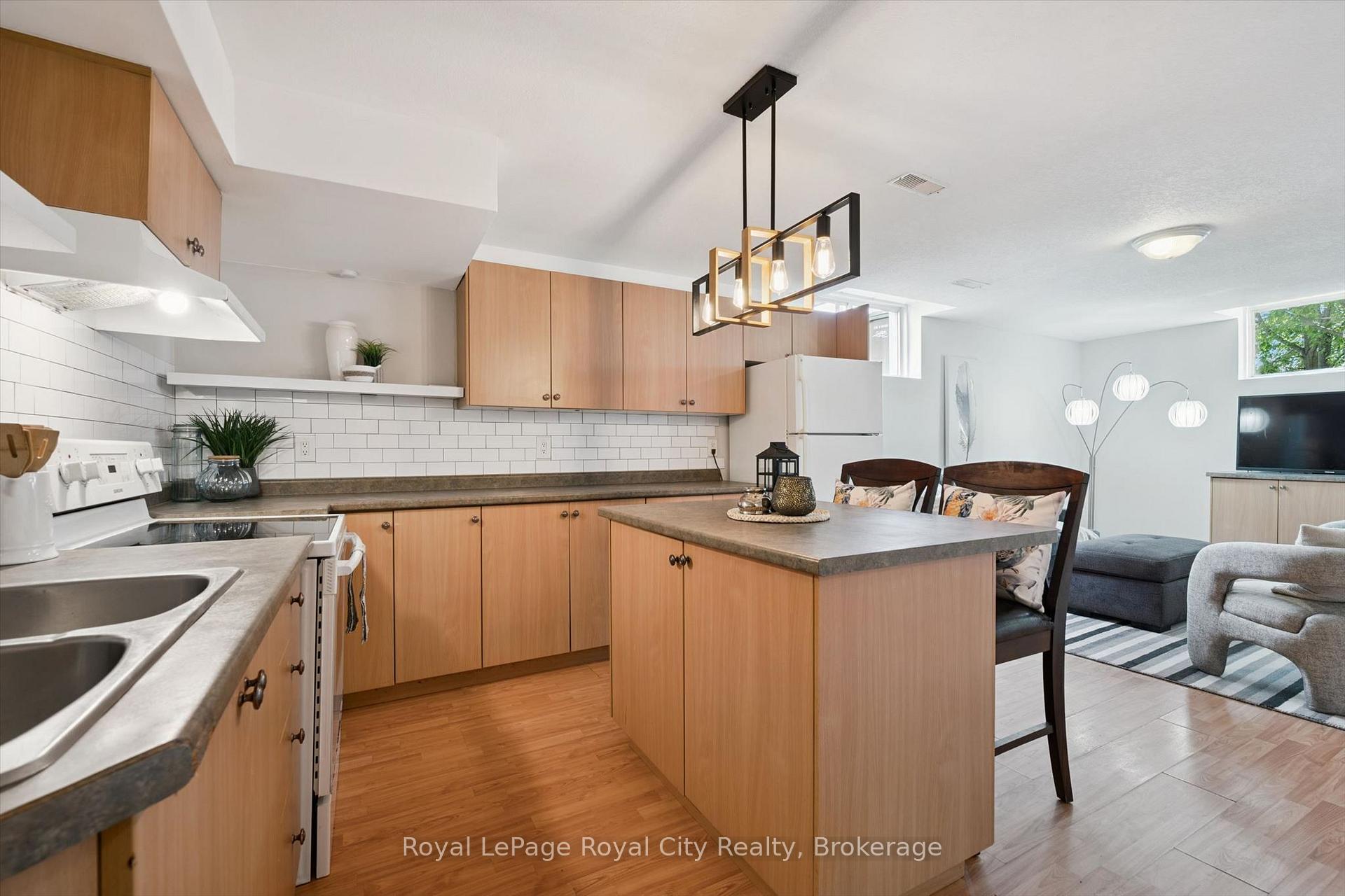 Photo 35 of 81 Teal Drive, Guelph, Kortright Hills — HOMEH