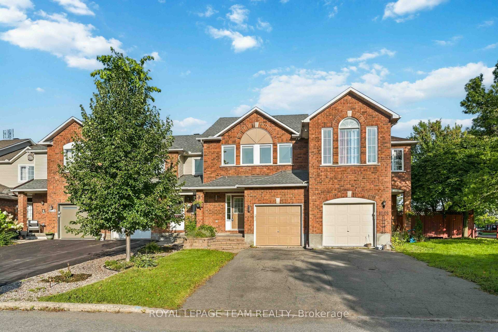 Front of 999 Cove Island Terrace
