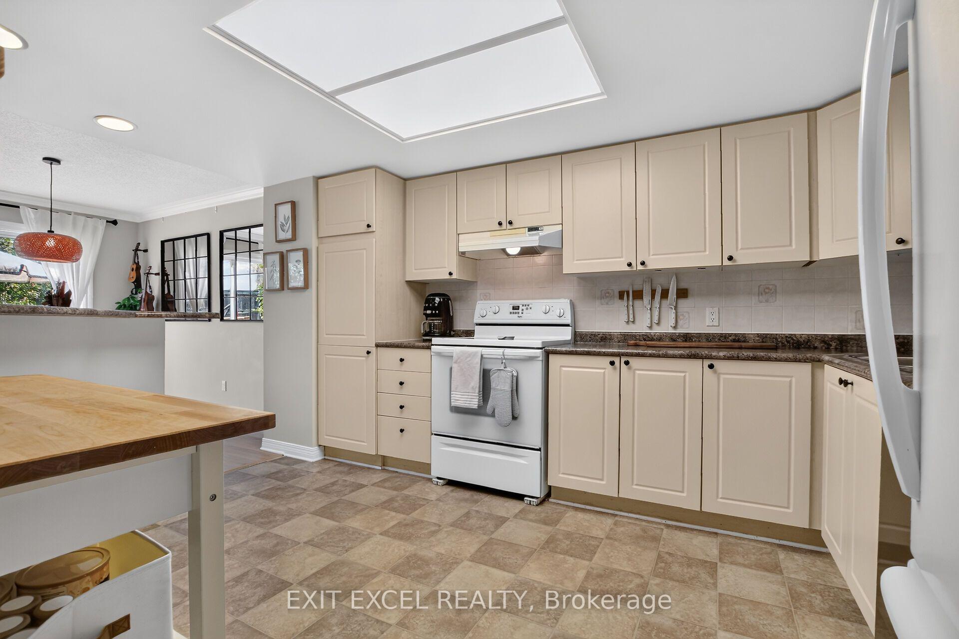 Photo 12 of 89 Forestglade Crescent, Ottawa, Hunt Club Park — HOMEH