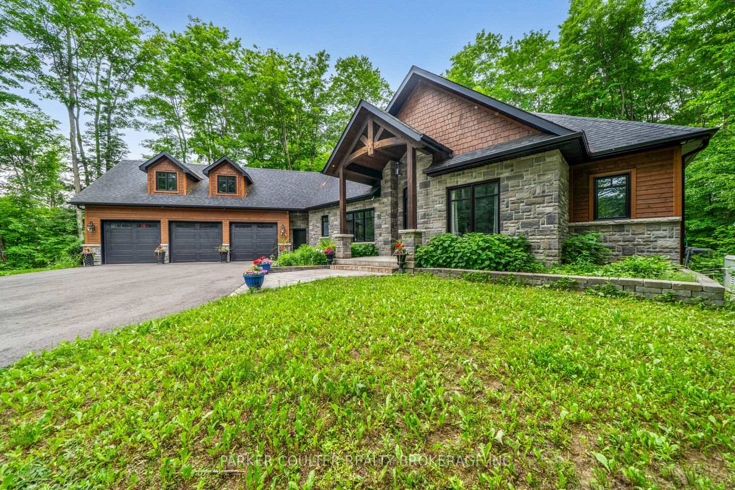 Photo 2 of 29 Gallagher Crescent, Springwater, Midhurst — HOMEH