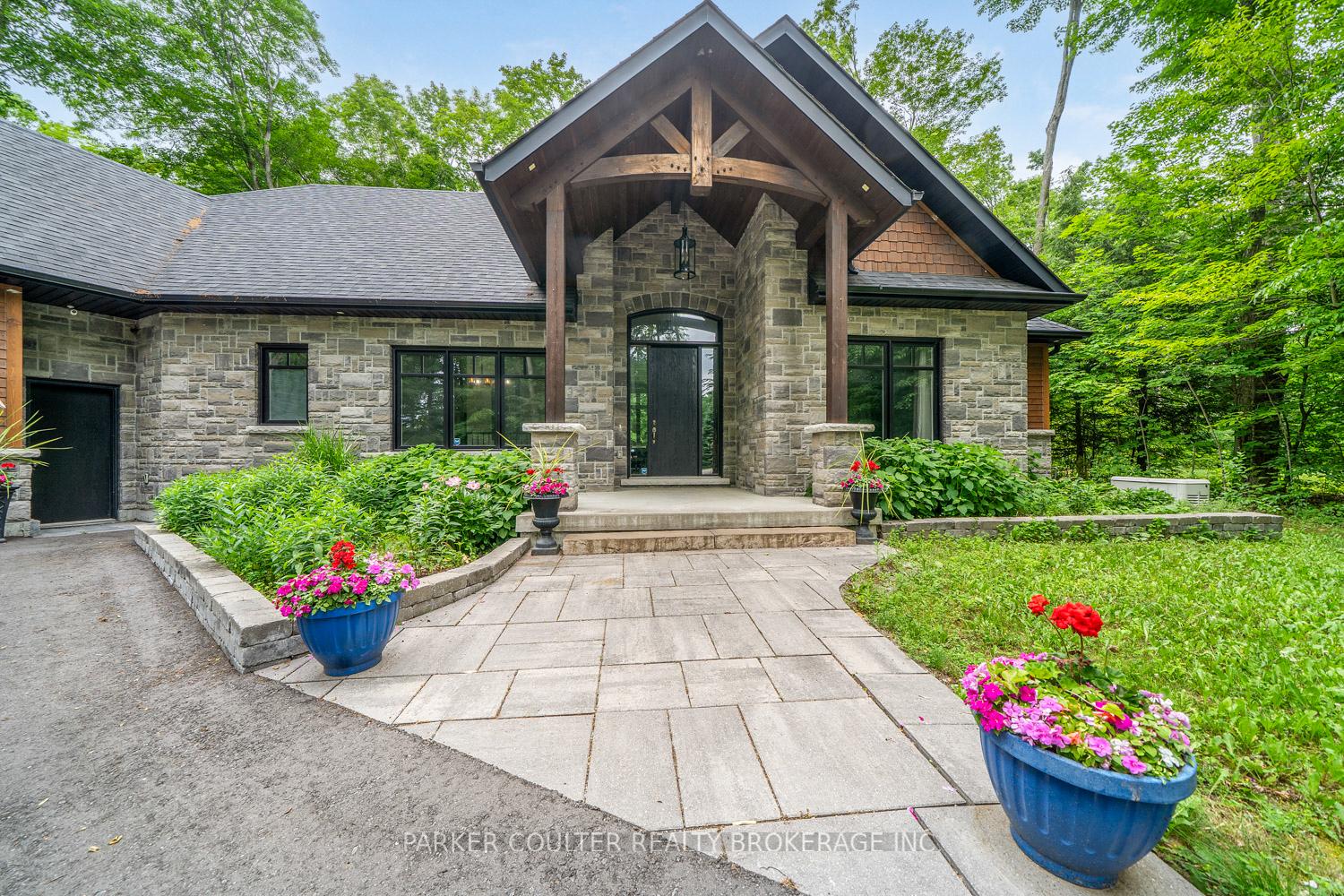 Photo 3 of 29 Gallagher Crescent, Springwater, Midhurst — HOMEH