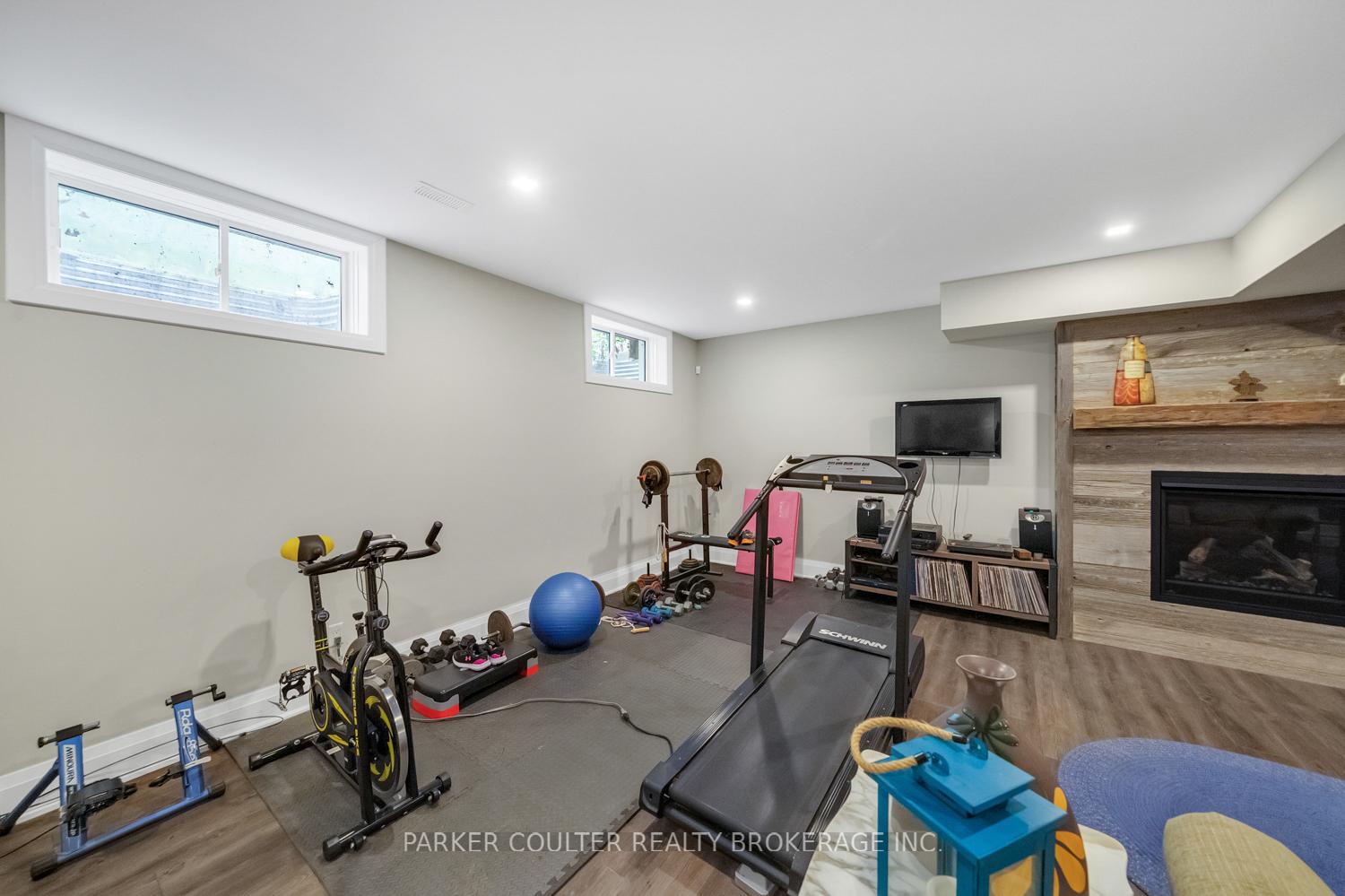 Photo 32 of 29 Gallagher Crescent, Springwater, Midhurst — HOMEH
