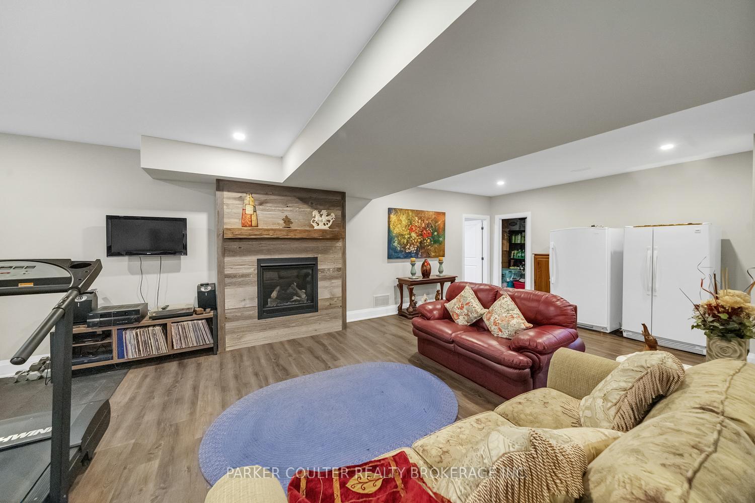 Photo 33 of 29 Gallagher Crescent, Springwater, Midhurst — HOMEH