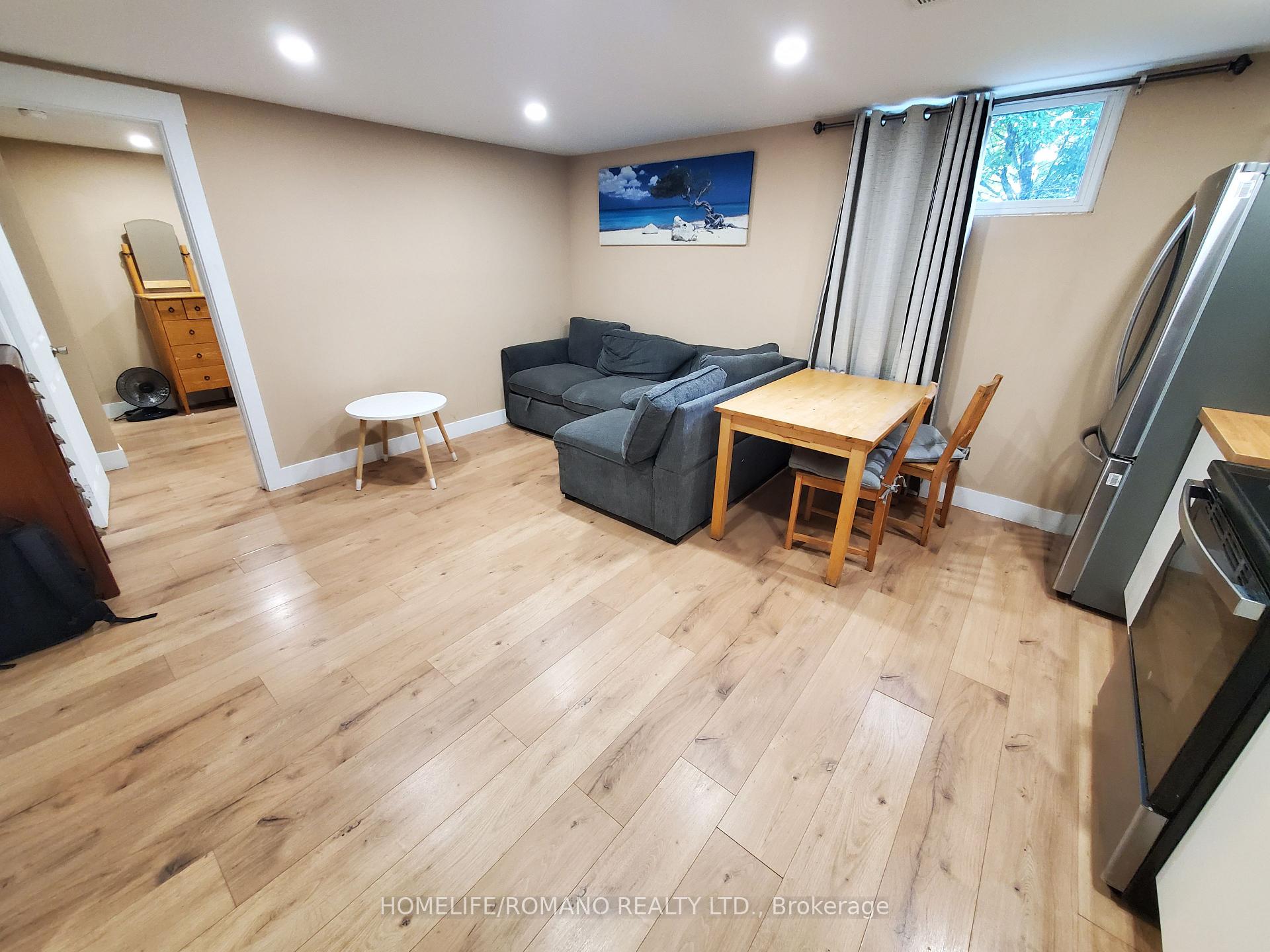 Photo 4 of Unit 1, 6 Earldown Drive, Etobicoke, Willowridge-Martingrove-Richview — HOMEH