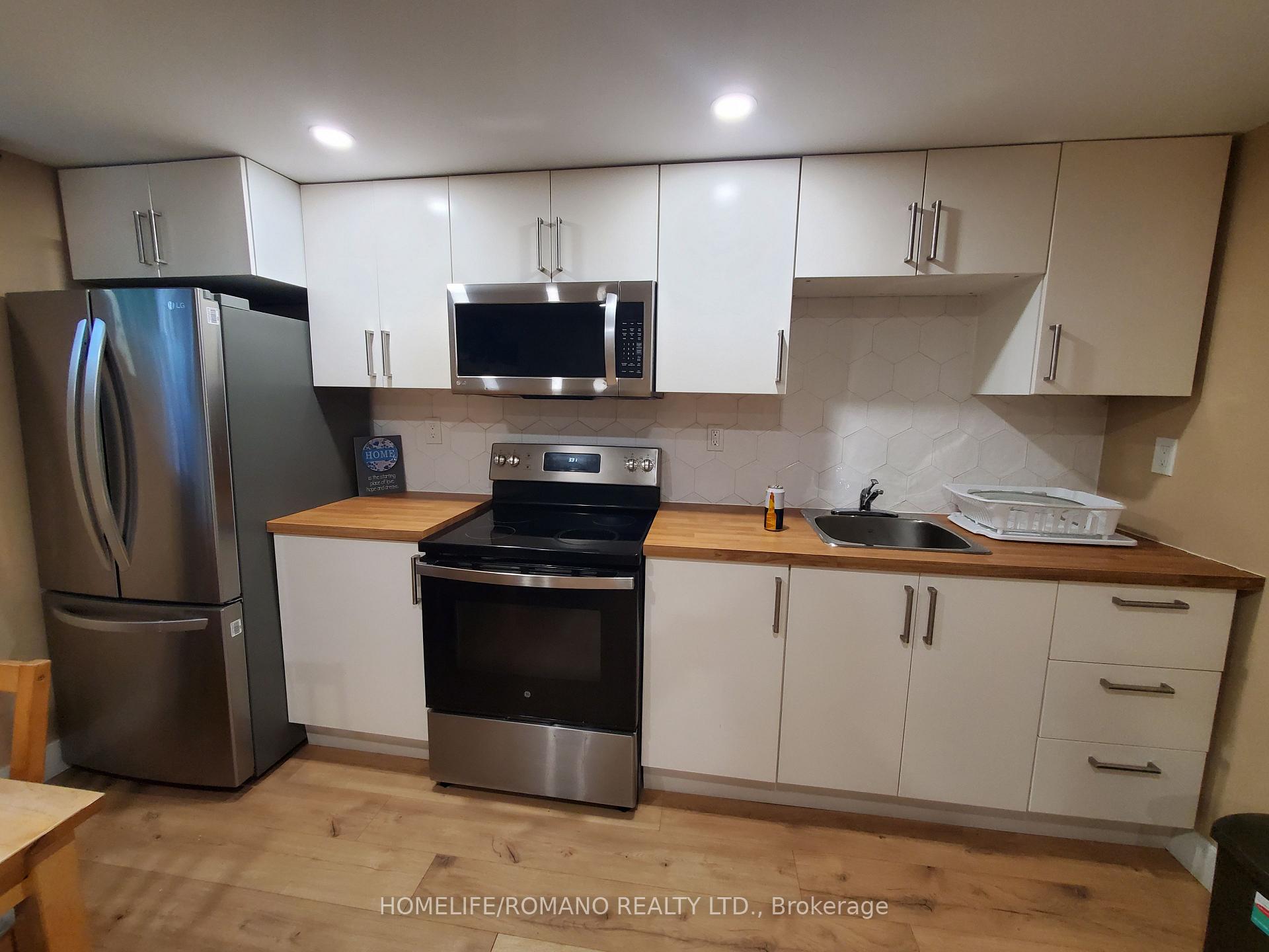 Photo 3 of Unit 1, 6 Earldown Drive, Etobicoke, Willowridge-Martingrove-Richview — HOMEH
