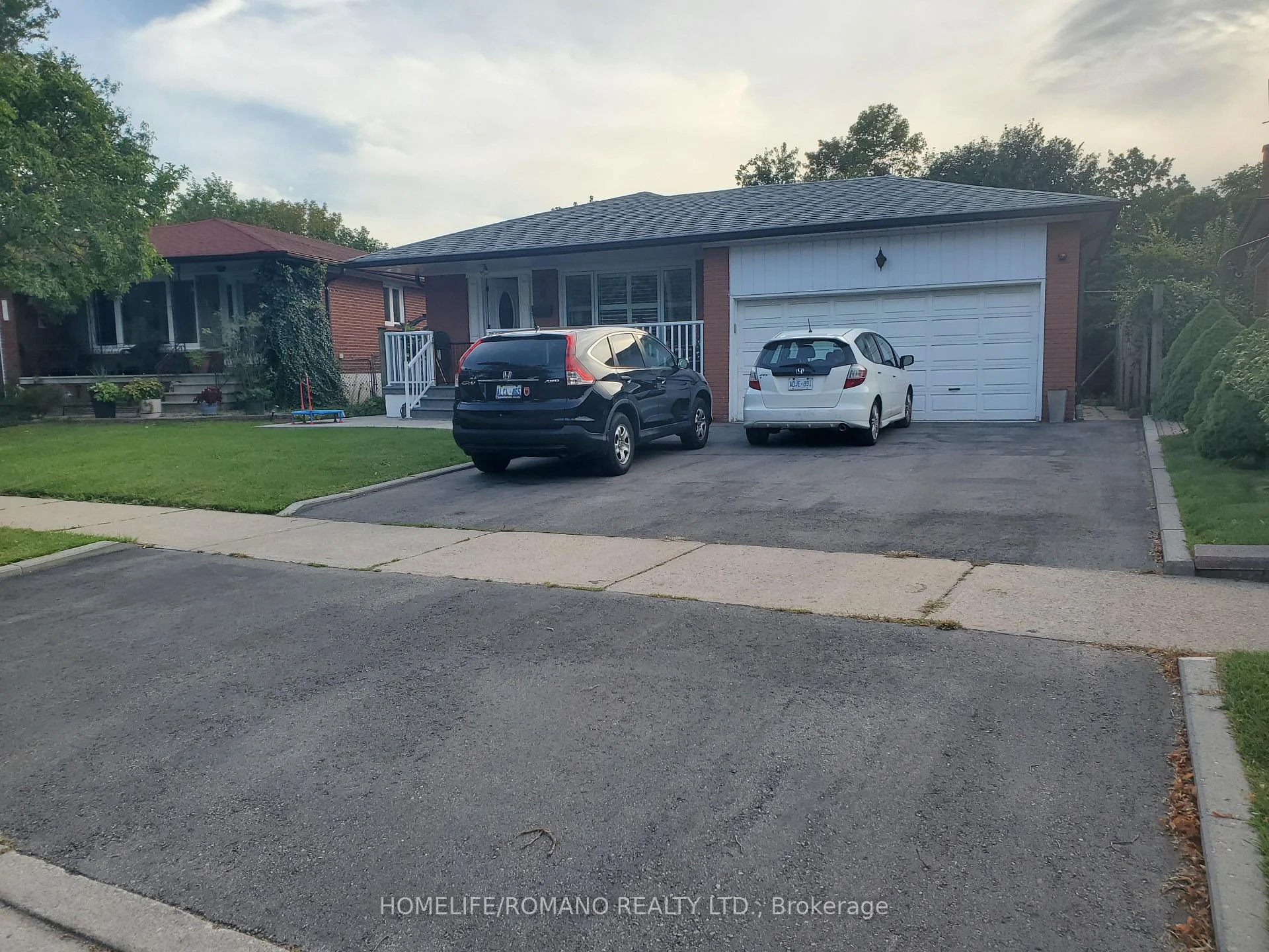 Photo 2 of Unit 1, 6 Earldown Drive, Etobicoke, Willowridge-Martingrove-Richview — HOMEH
