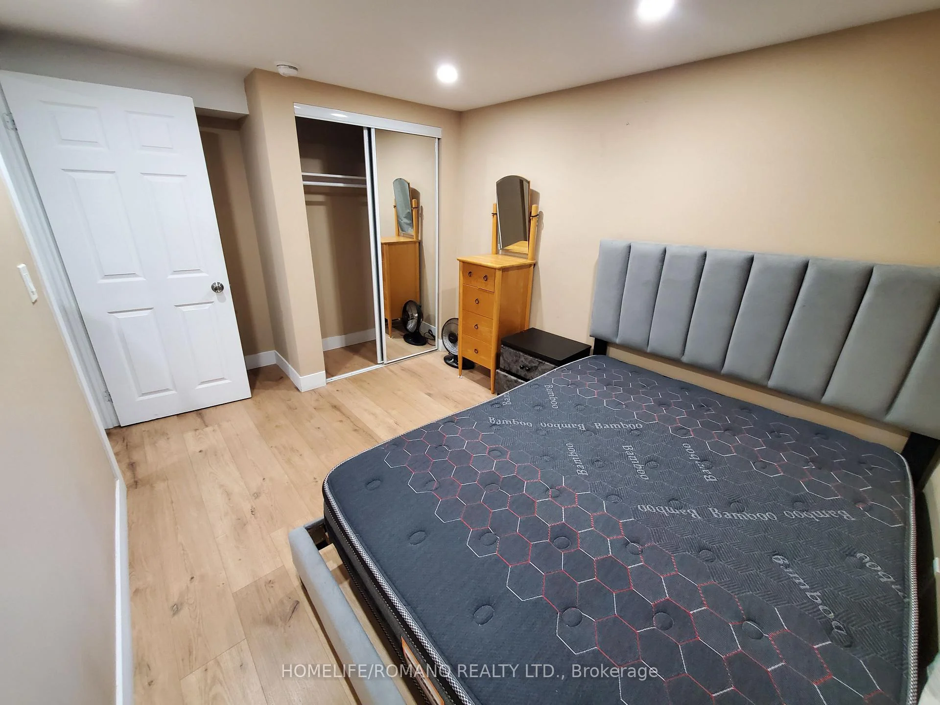 Photo 5 of Unit 1, 6 Earldown Drive, Etobicoke, Willowridge-Martingrove-Richview — HOMEH