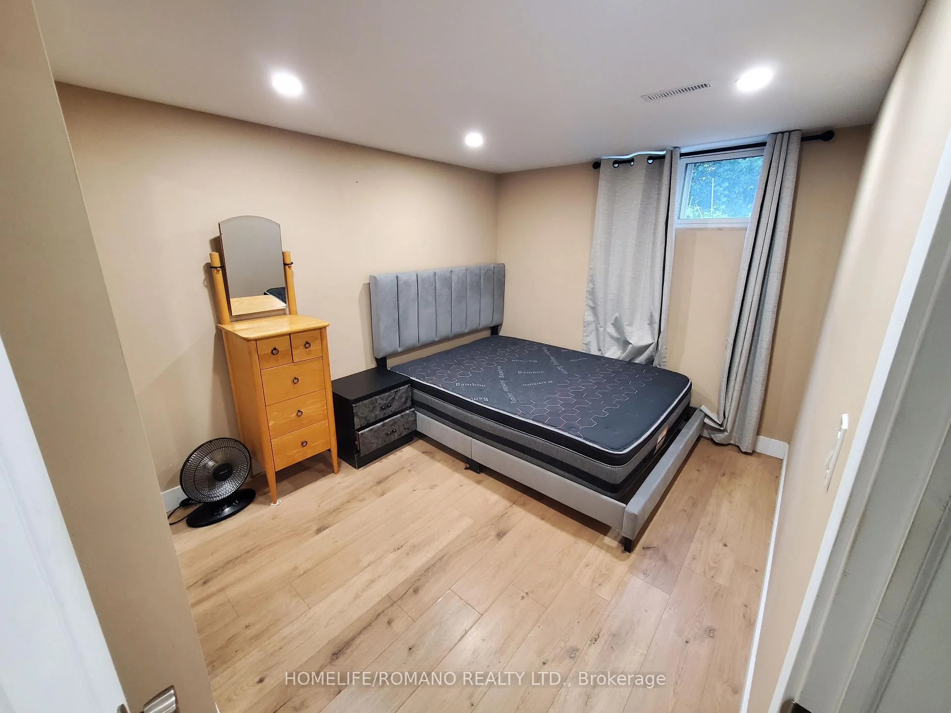 Photo 6 of Unit 1, 6 Earldown Drive, Etobicoke, Willowridge-Martingrove-Richview — HOMEH