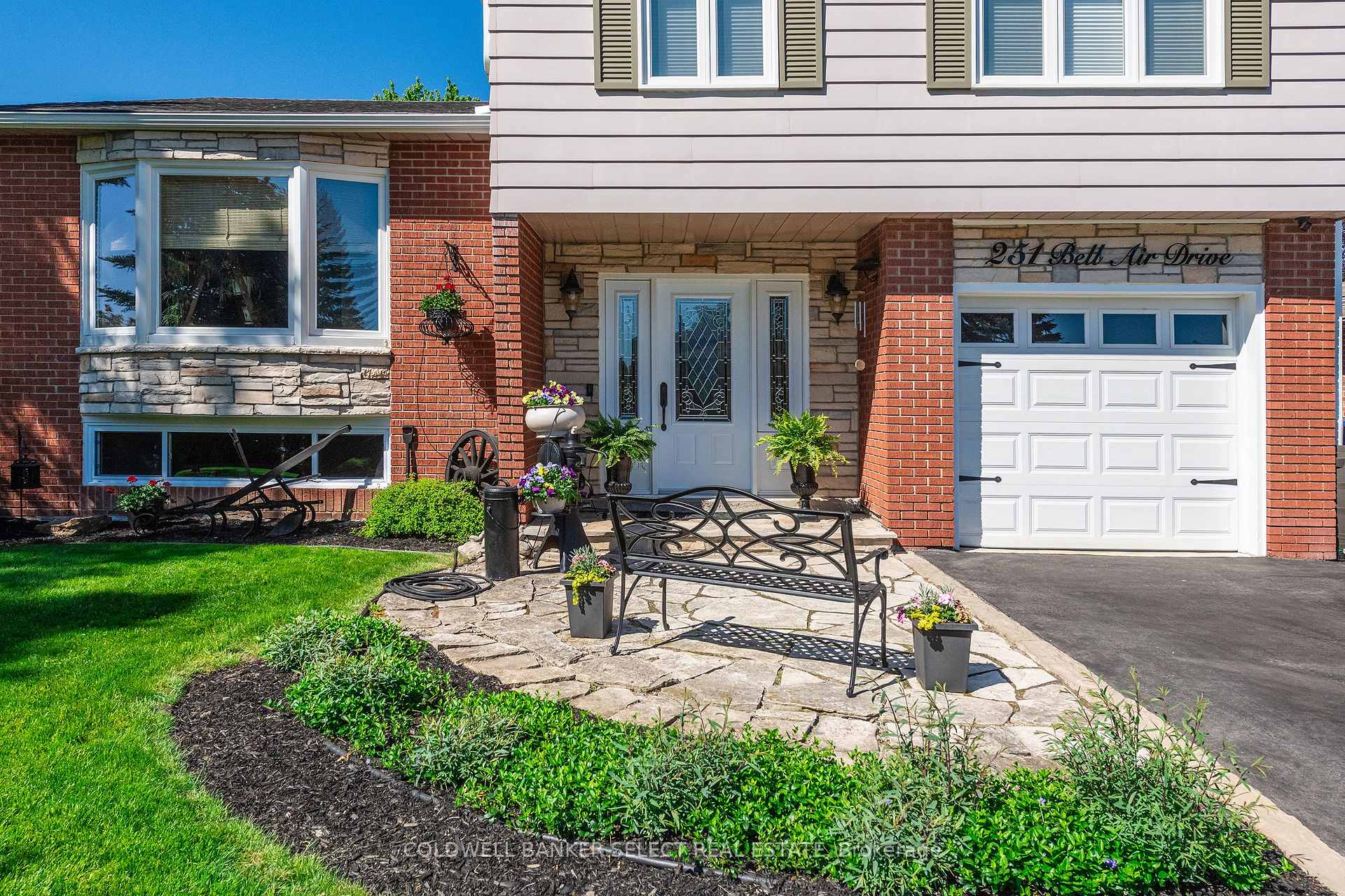 Photo 2 of 251 Bell Air Drive, Caledon, Bolton East — HOMEH