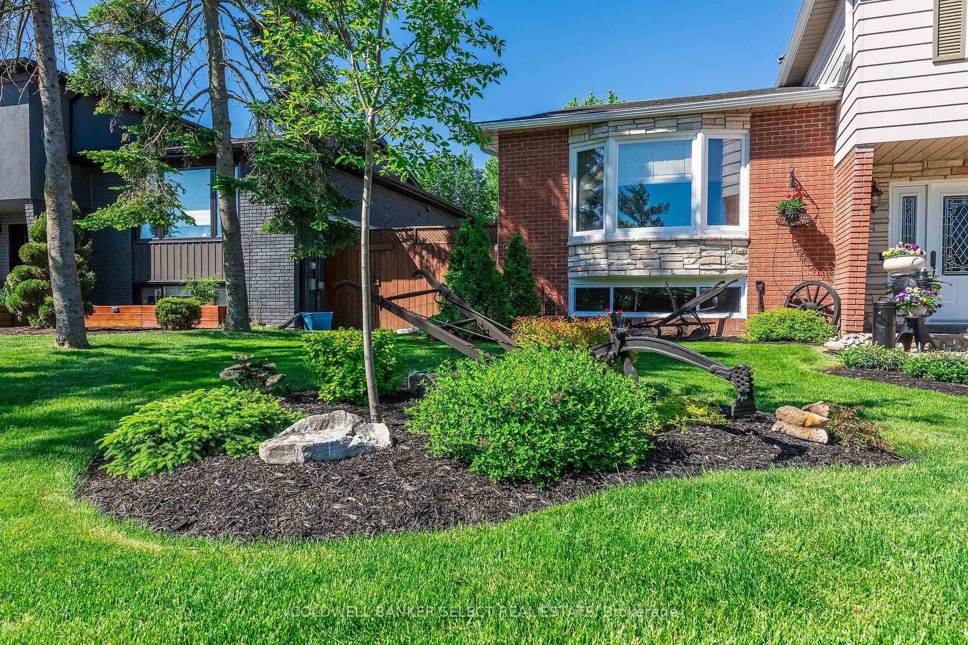 Photo 3 of 251 Bell Air Drive, Caledon, Bolton East — HOMEH