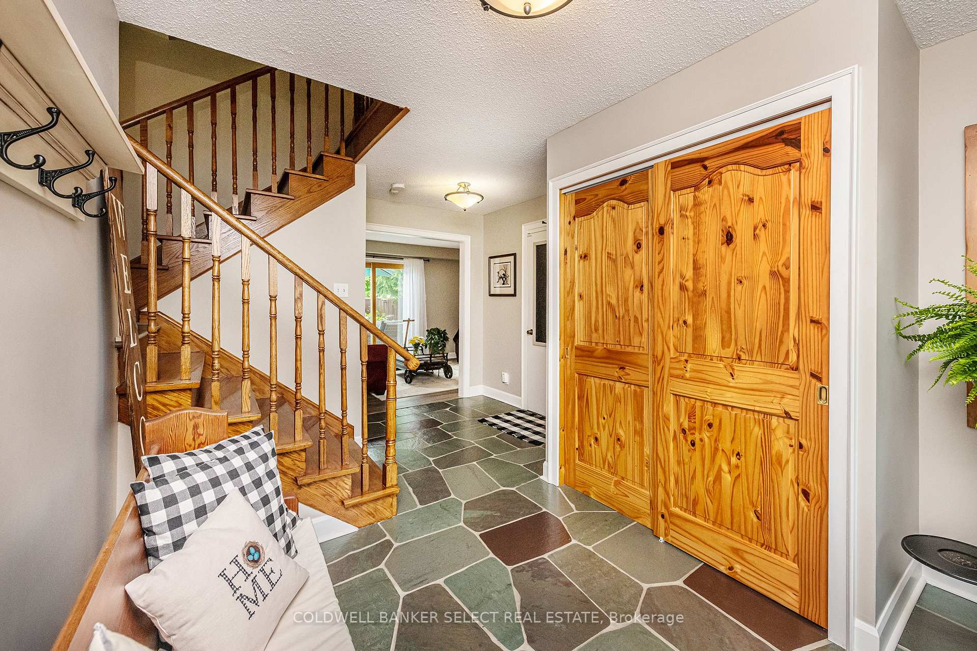 Photo 5 of 251 Bell Air Drive, Caledon, Bolton East — HOMEH