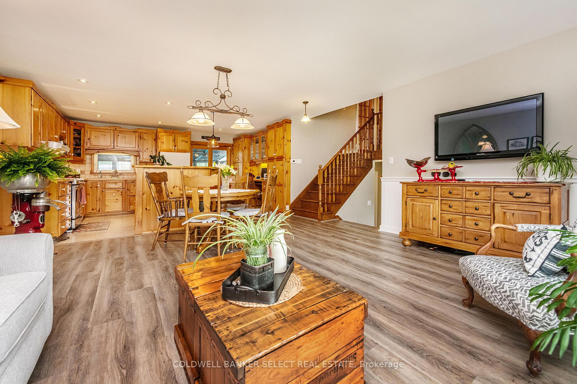 Photo 11 of 251 Bell Air Drive, Caledon, Bolton East — HOMEH