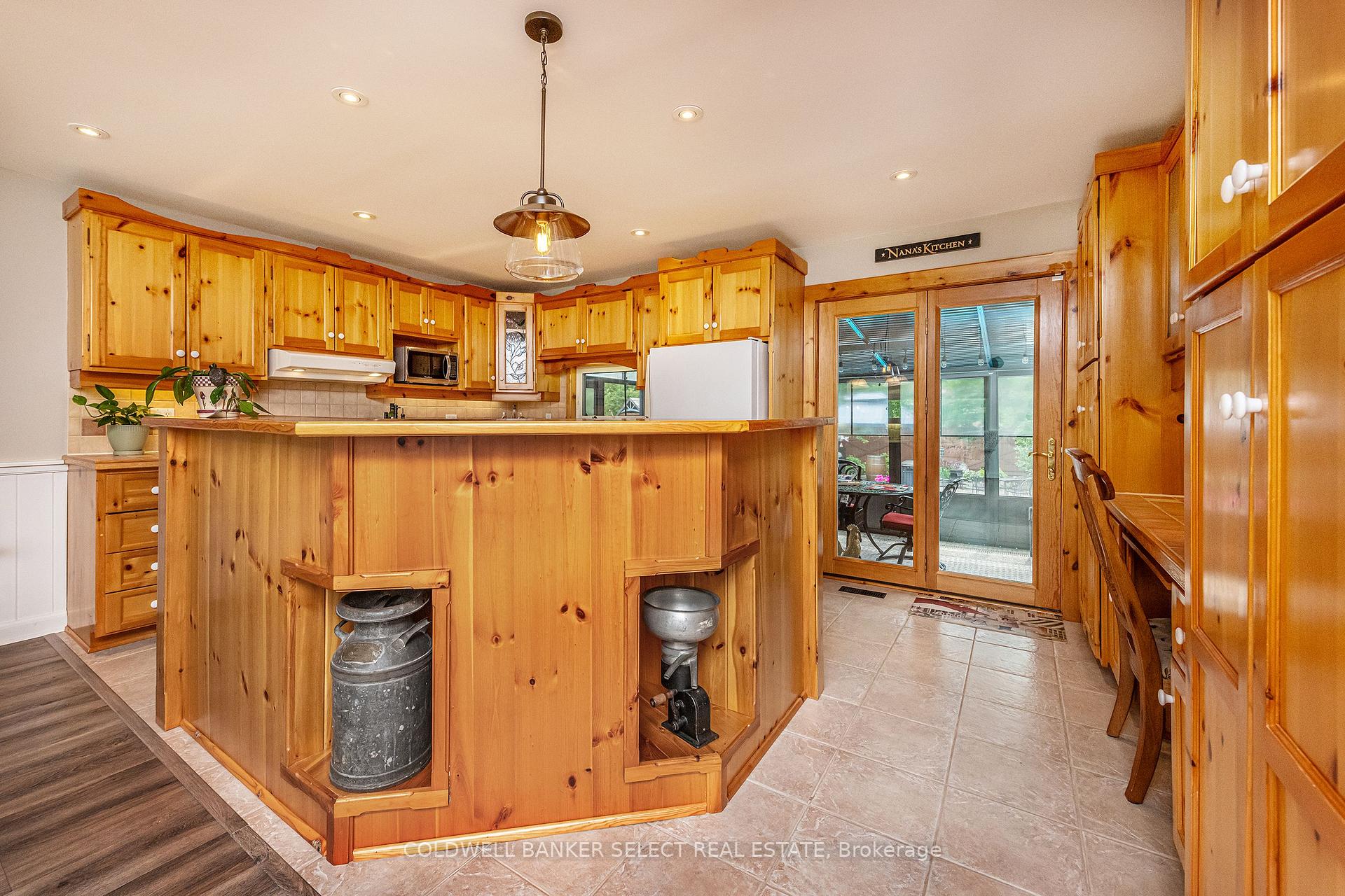 Photo 12 of 251 Bell Air Drive, Caledon, Bolton East — HOMEH