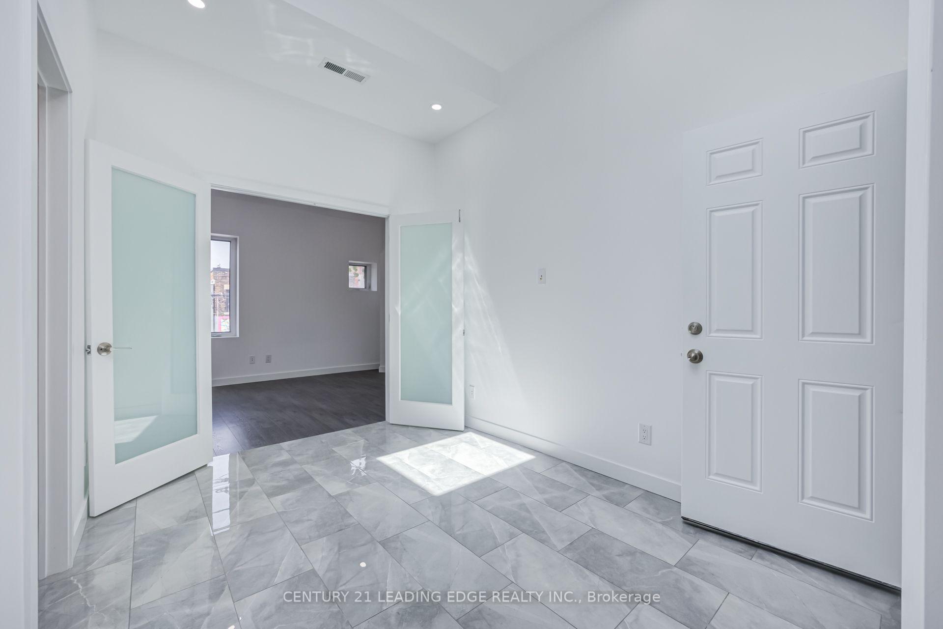 Photo 6 of Unit Unit B, 1375 Bathurst Street, Toronto, Casa Loma — HOMEH