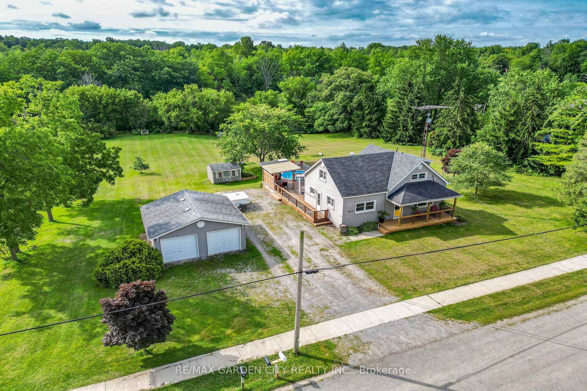 Photo 2 of 843 Lyons Creek Road, Welland, Cooks Mills — HOMEH