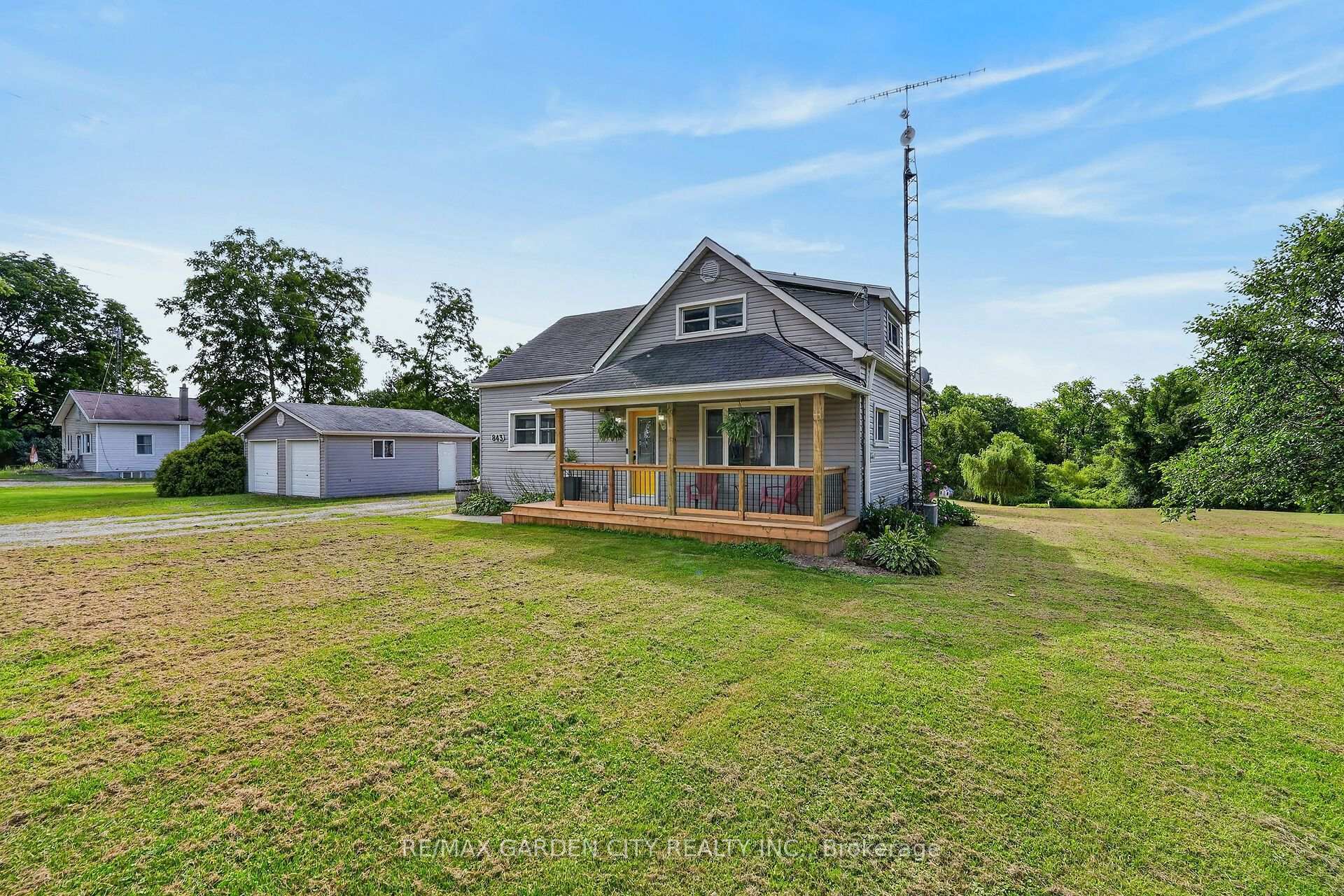 Photo 4 of 843 Lyons Creek Road, Welland, Cooks Mills — HOMEH