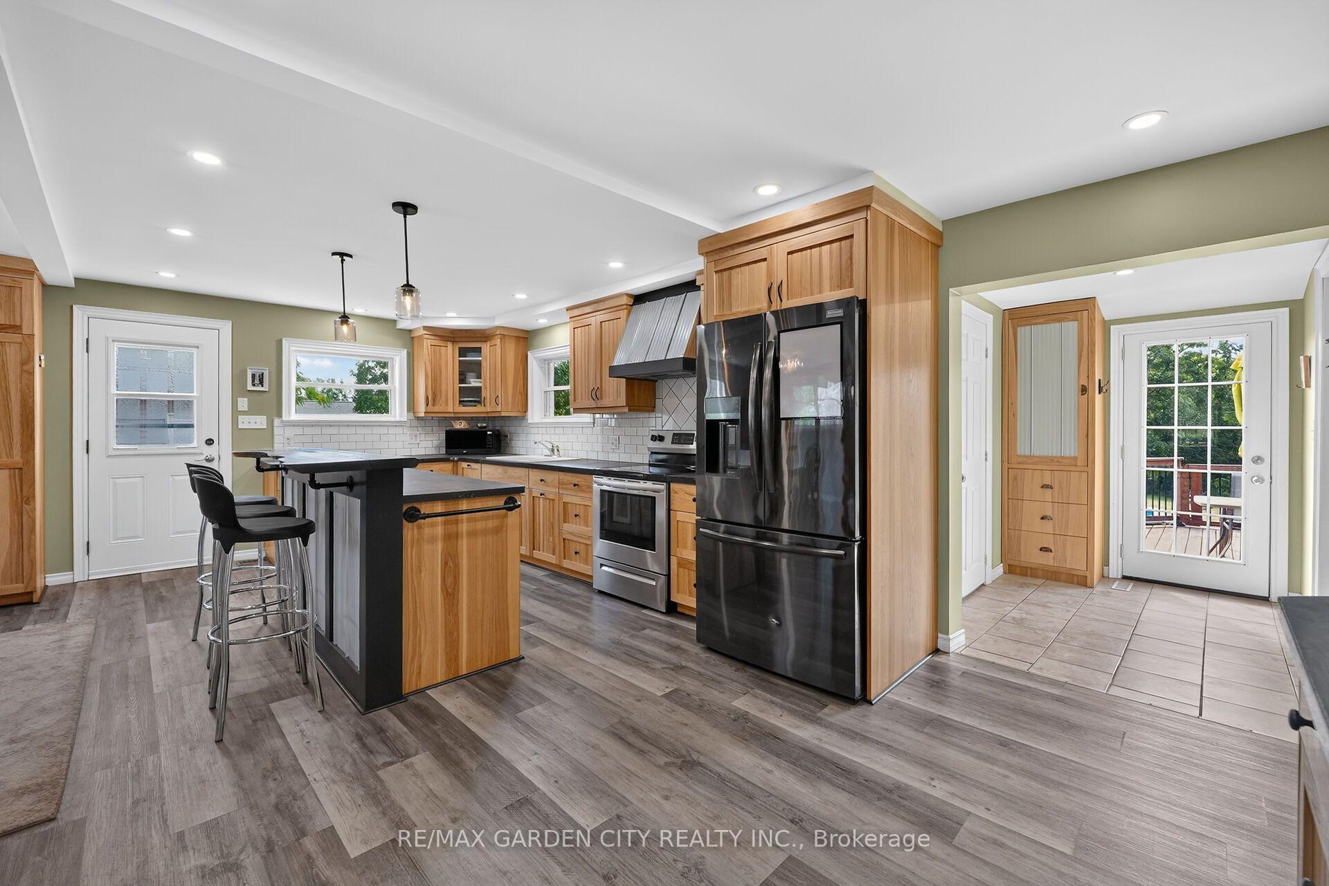 Photo 9 of 843 Lyons Creek Road, Welland, Cooks Mills — HOMEH